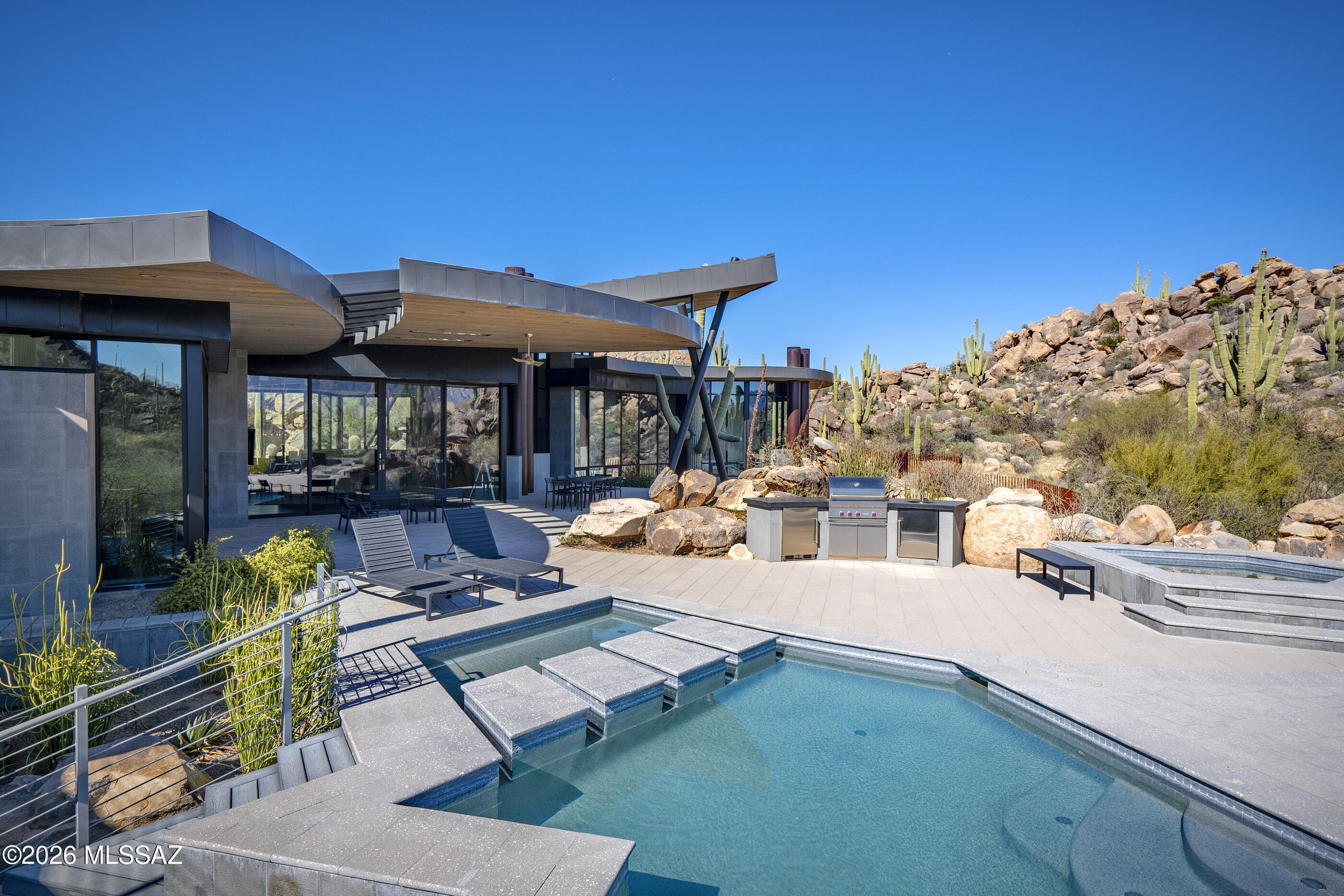 1470 W Tortolita Mountain Circle