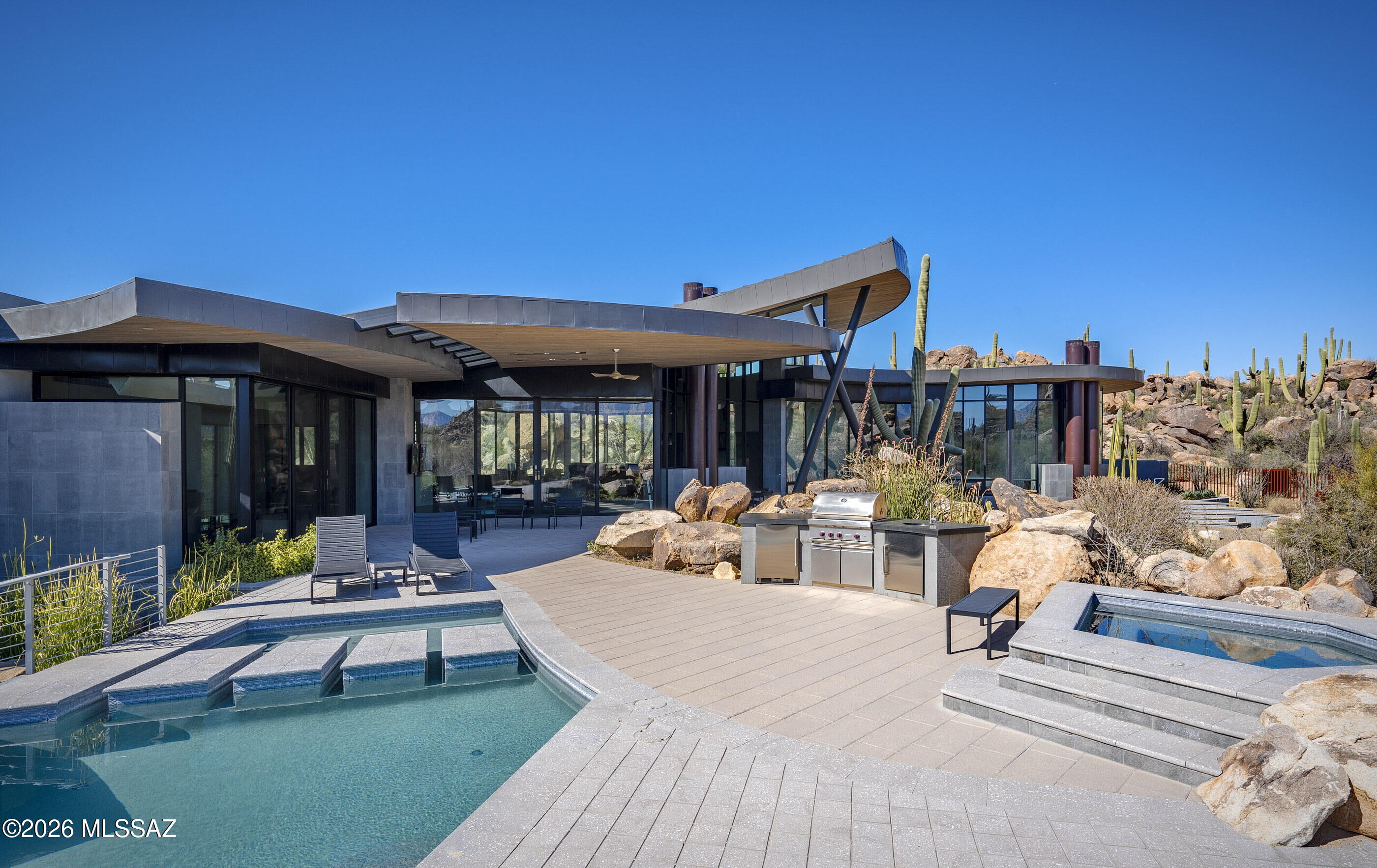 1470 W Tortolita Mountain Circle