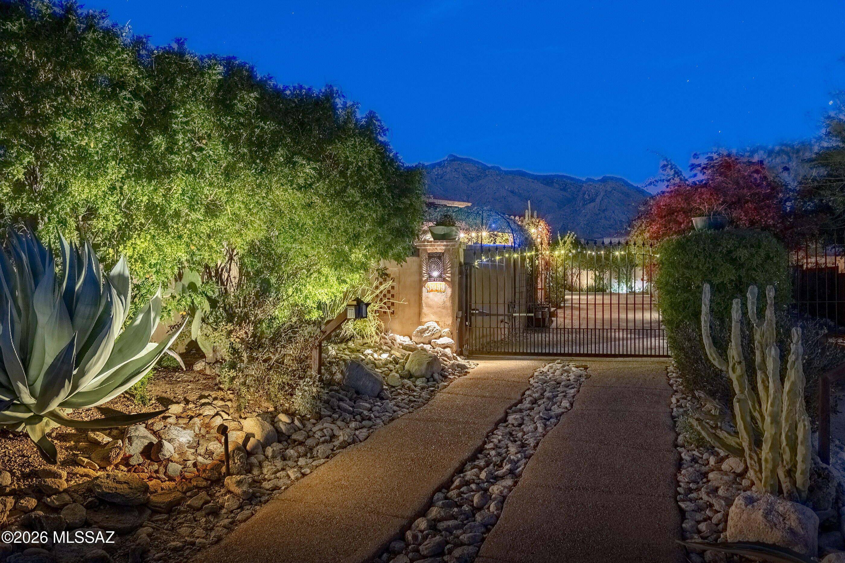 3039 E Placita Los Siete Adobes