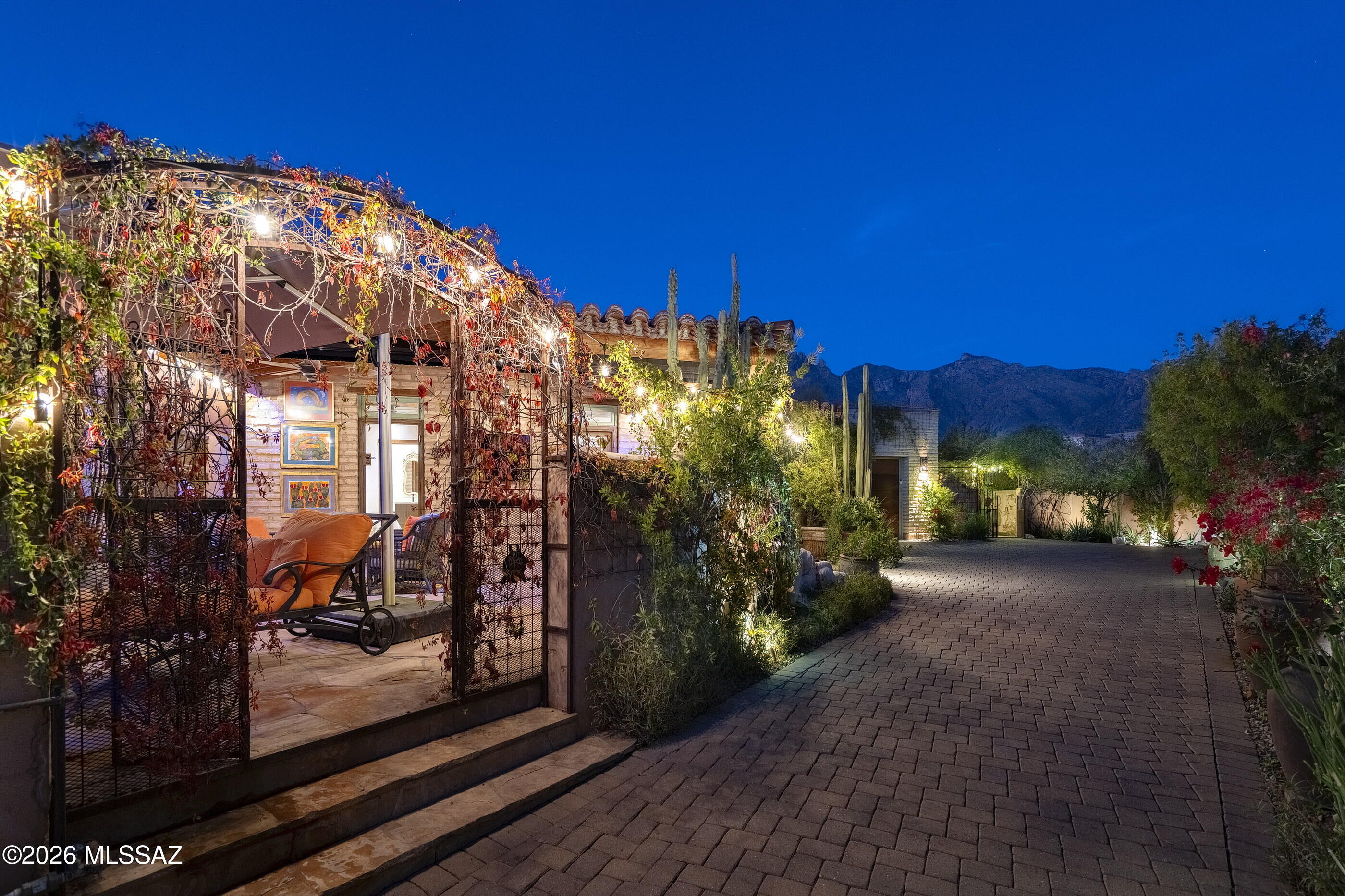 3039 E Placita Los Siete Adobes