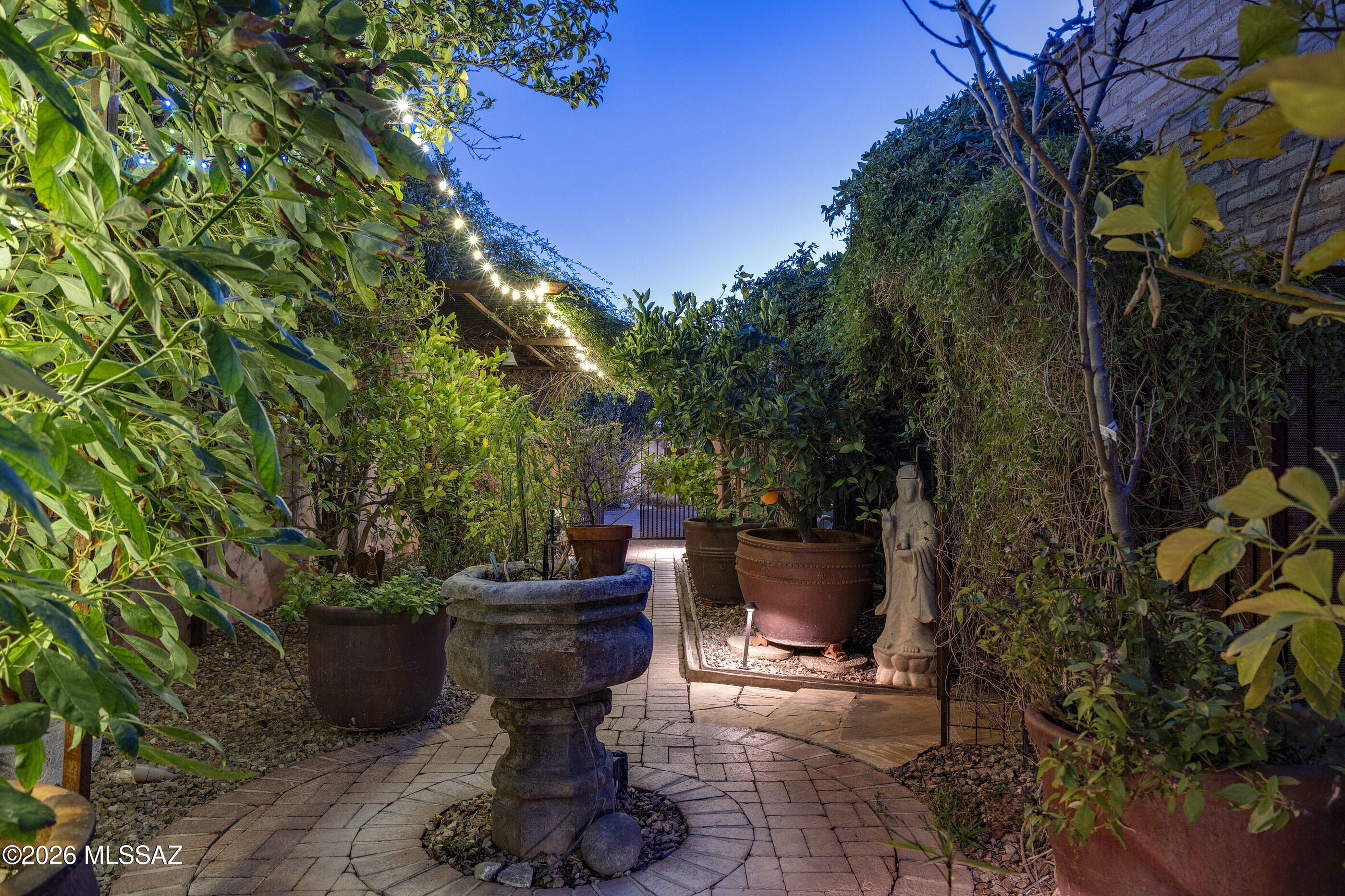 3039 E Placita Los Siete Adobes