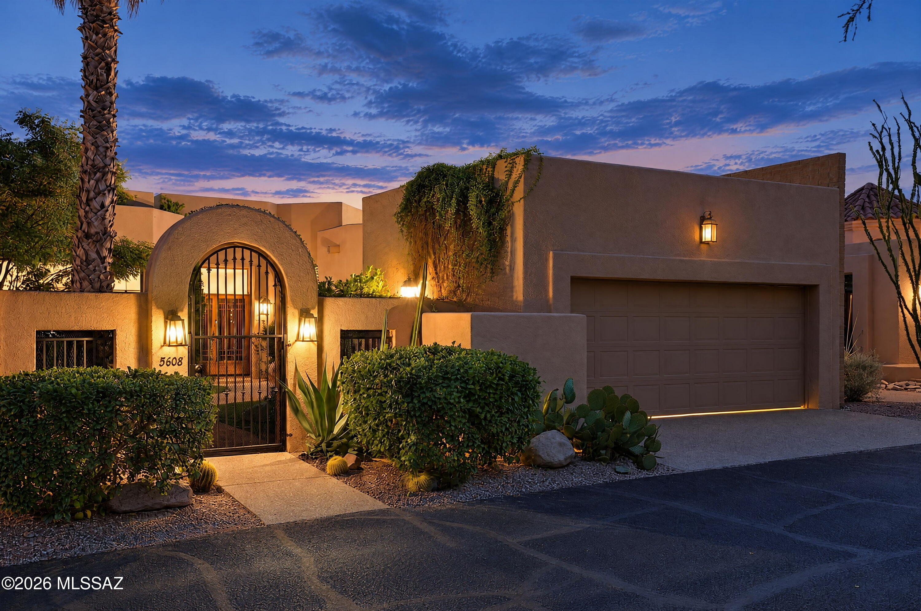 5608 E Paseo De Manzanillo