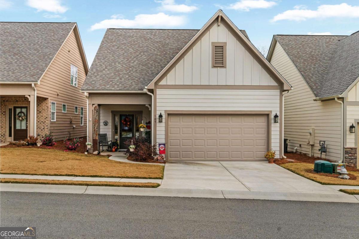 109 Grand Circle
