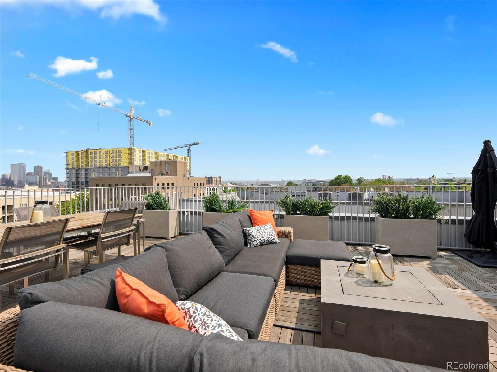 2752 Clay Street Unit: 404