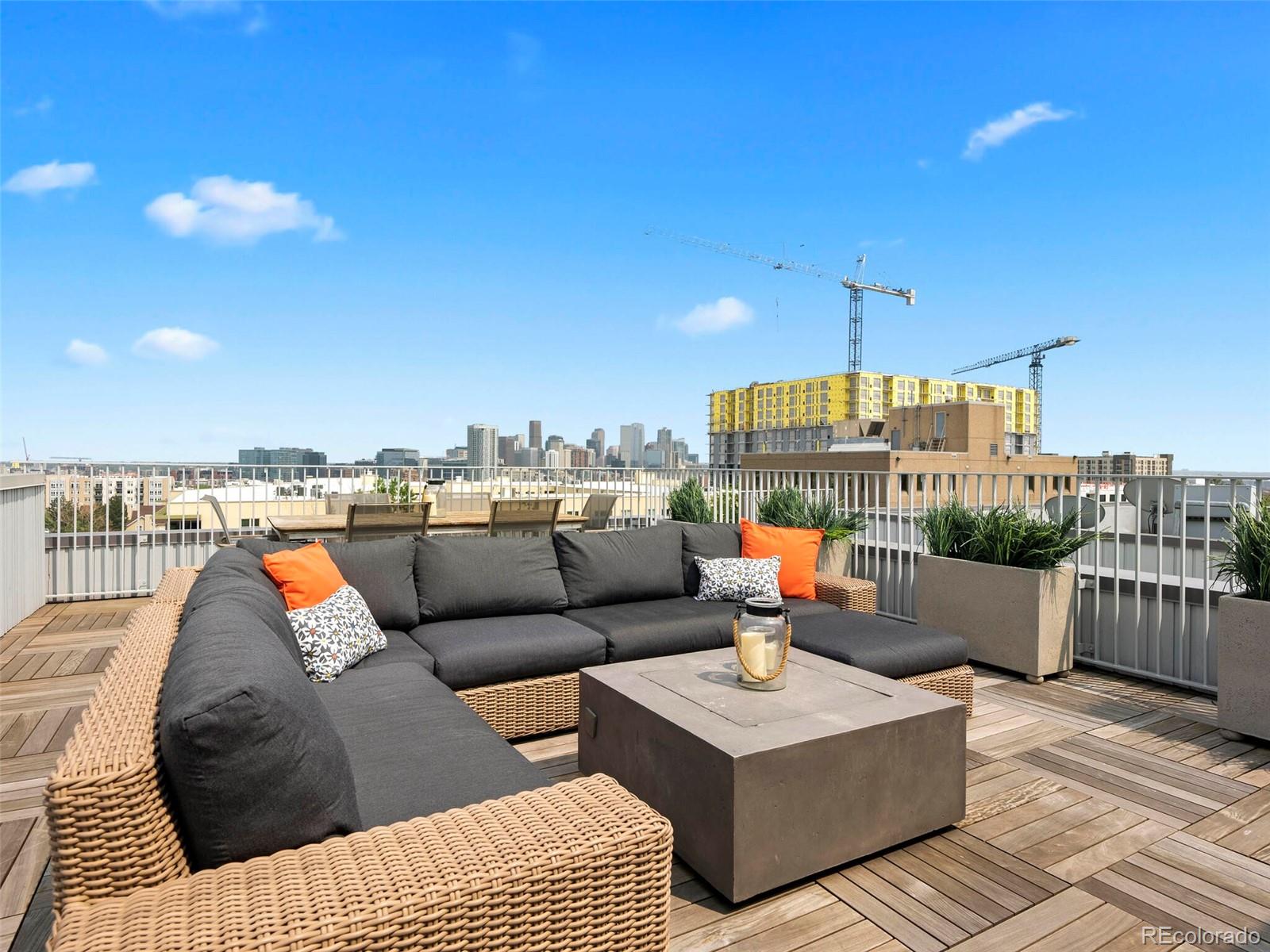 2752 Clay Street Unit: 404