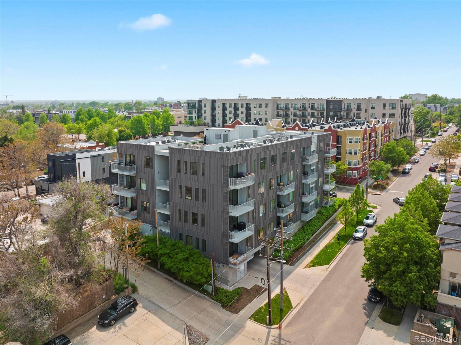 2752 Clay Street Unit: 404