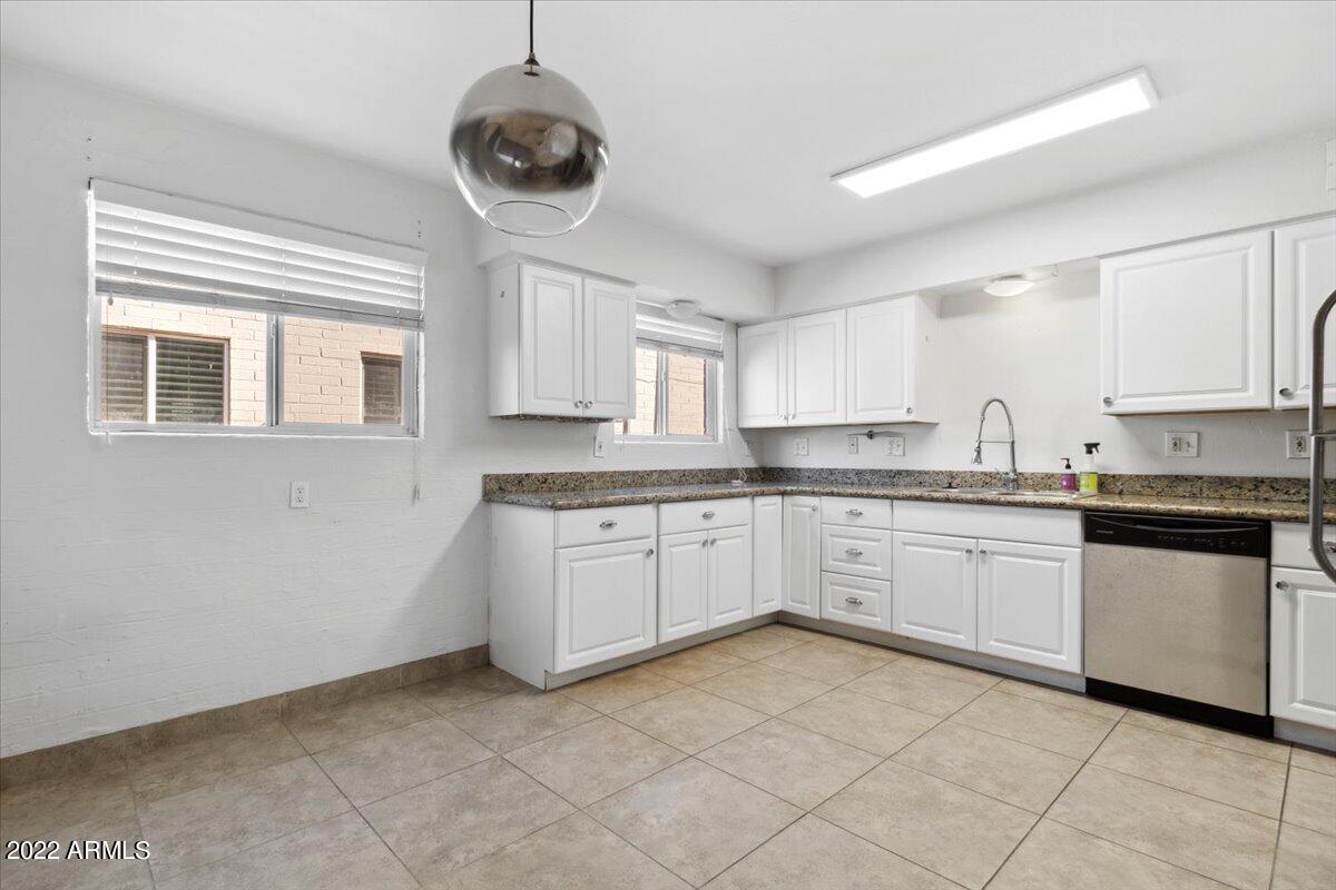 4041 E CAMELBACK Road Unit: 5