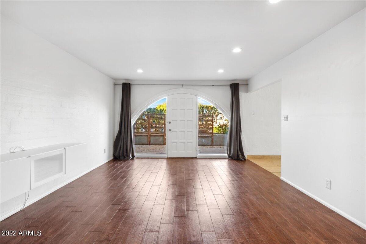 4041 E CAMELBACK Road Unit: 5