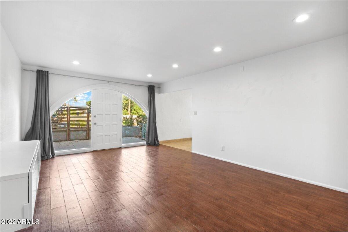 4041 E CAMELBACK Road Unit: 5