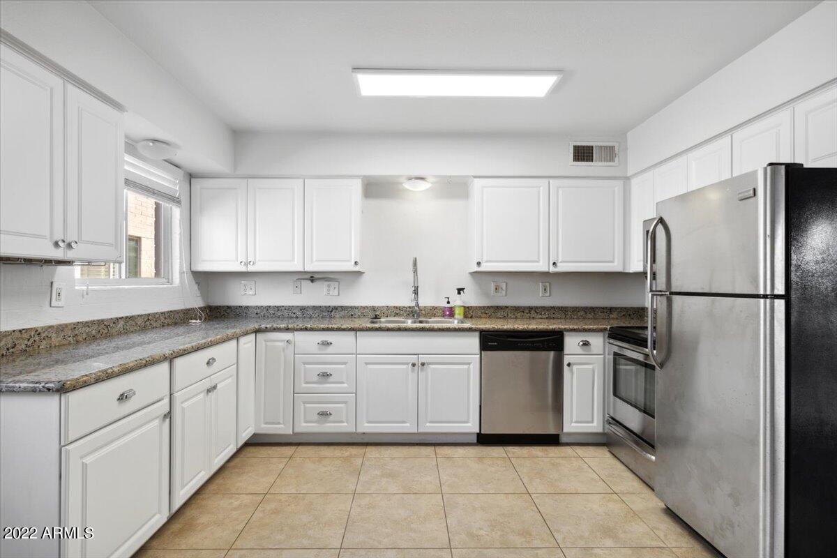 4041 E CAMELBACK Road Unit: 5