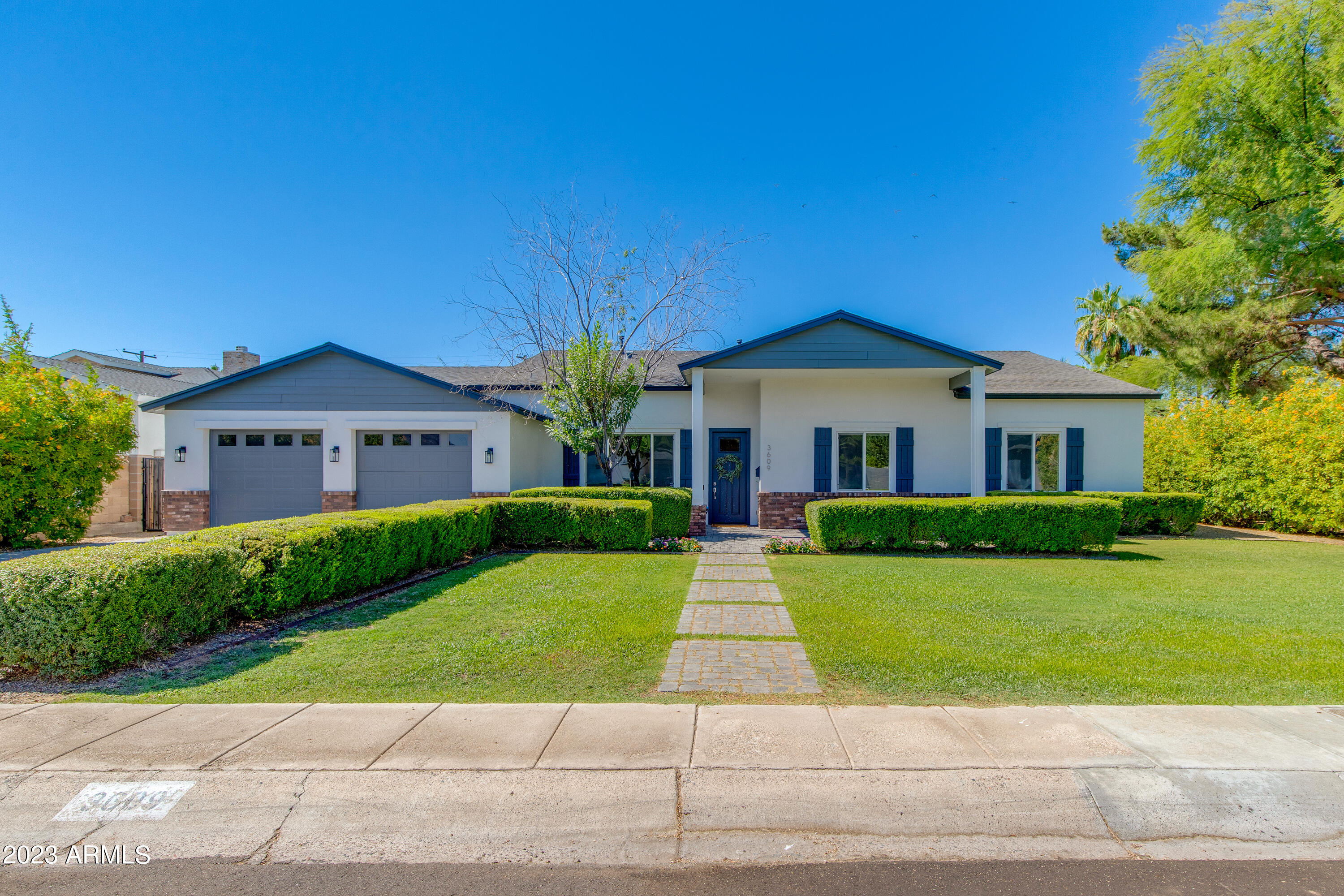 3609 E MEADOWBROOK Avenue