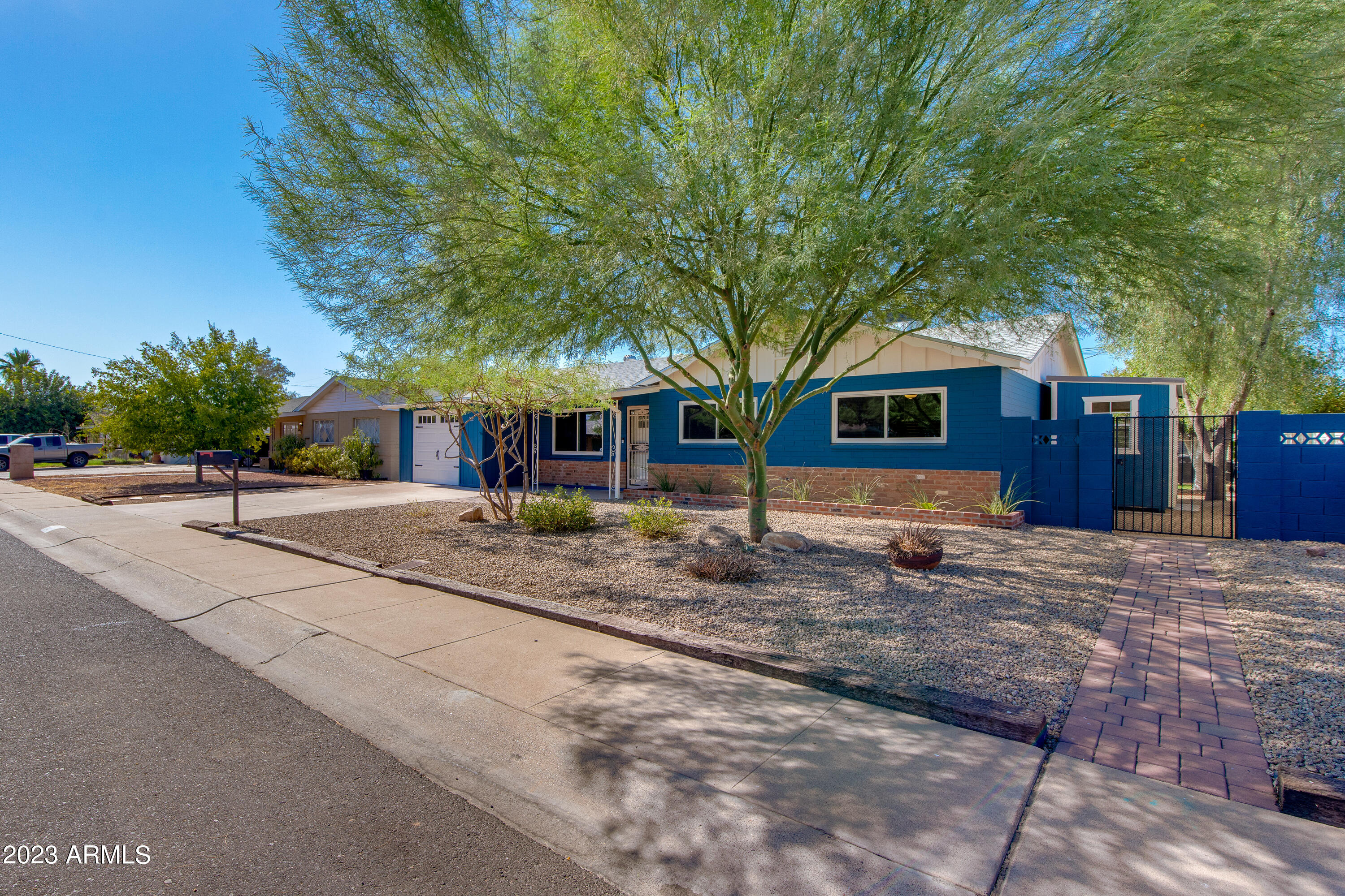2525 W Orchid Lane