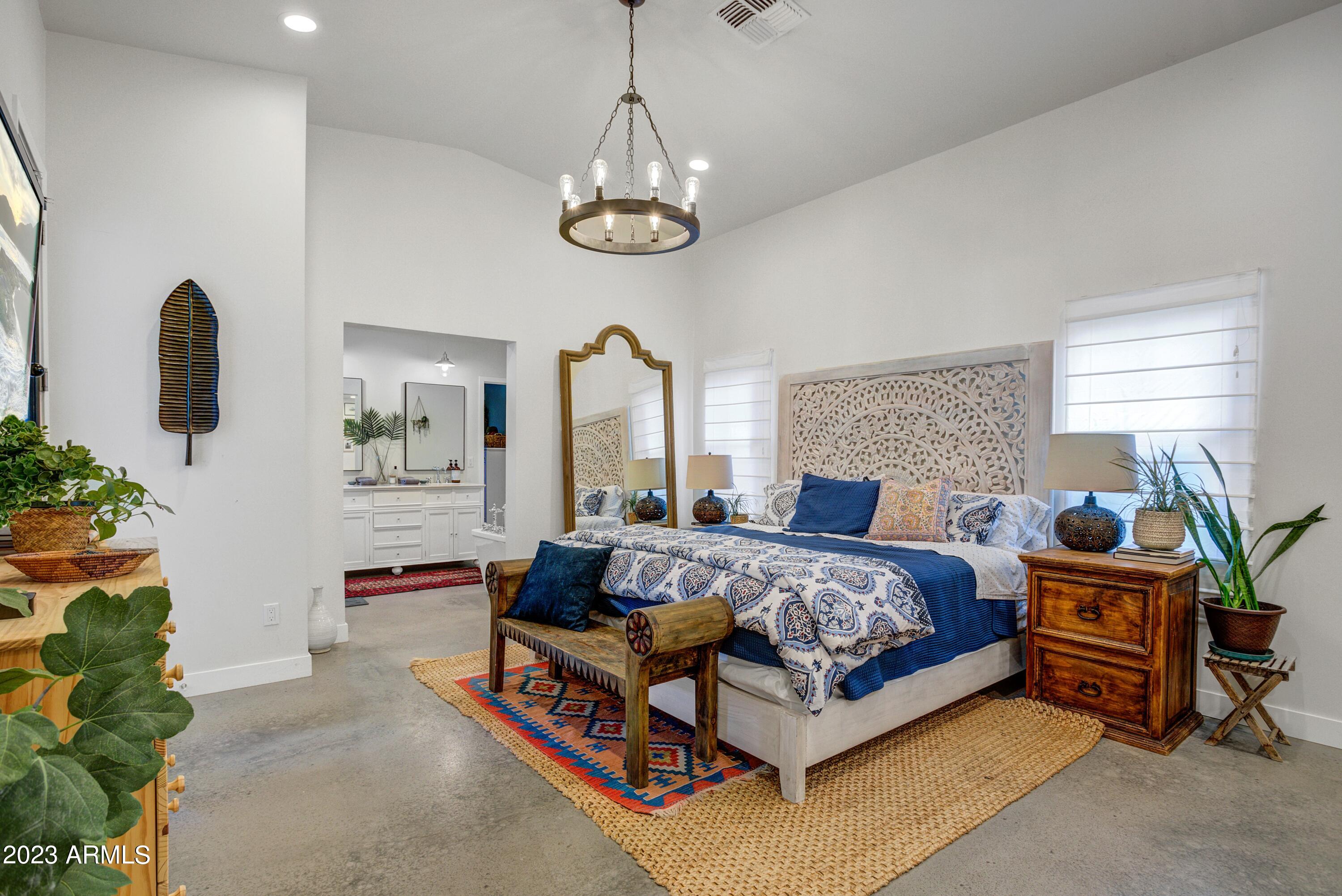 4036 E VERNON Avenue