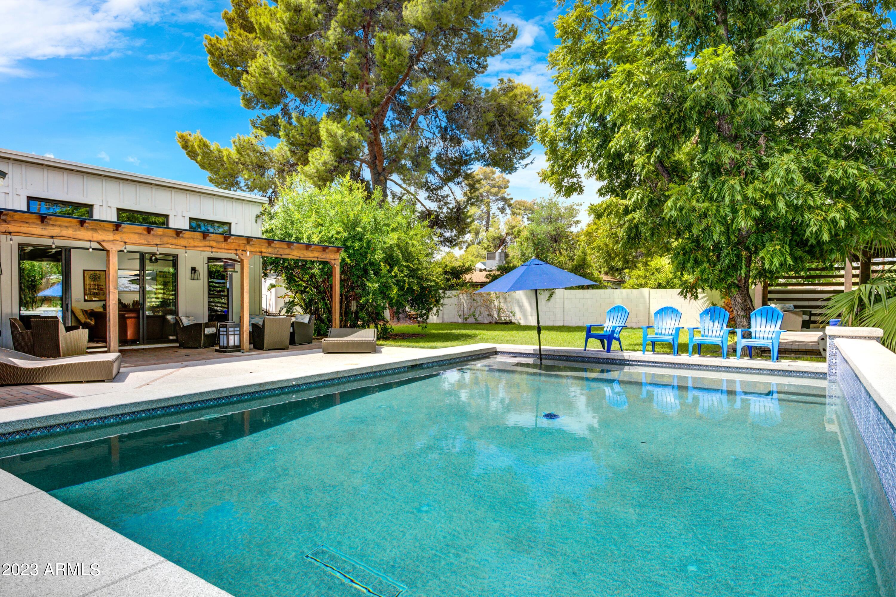 4036 E VERNON Avenue