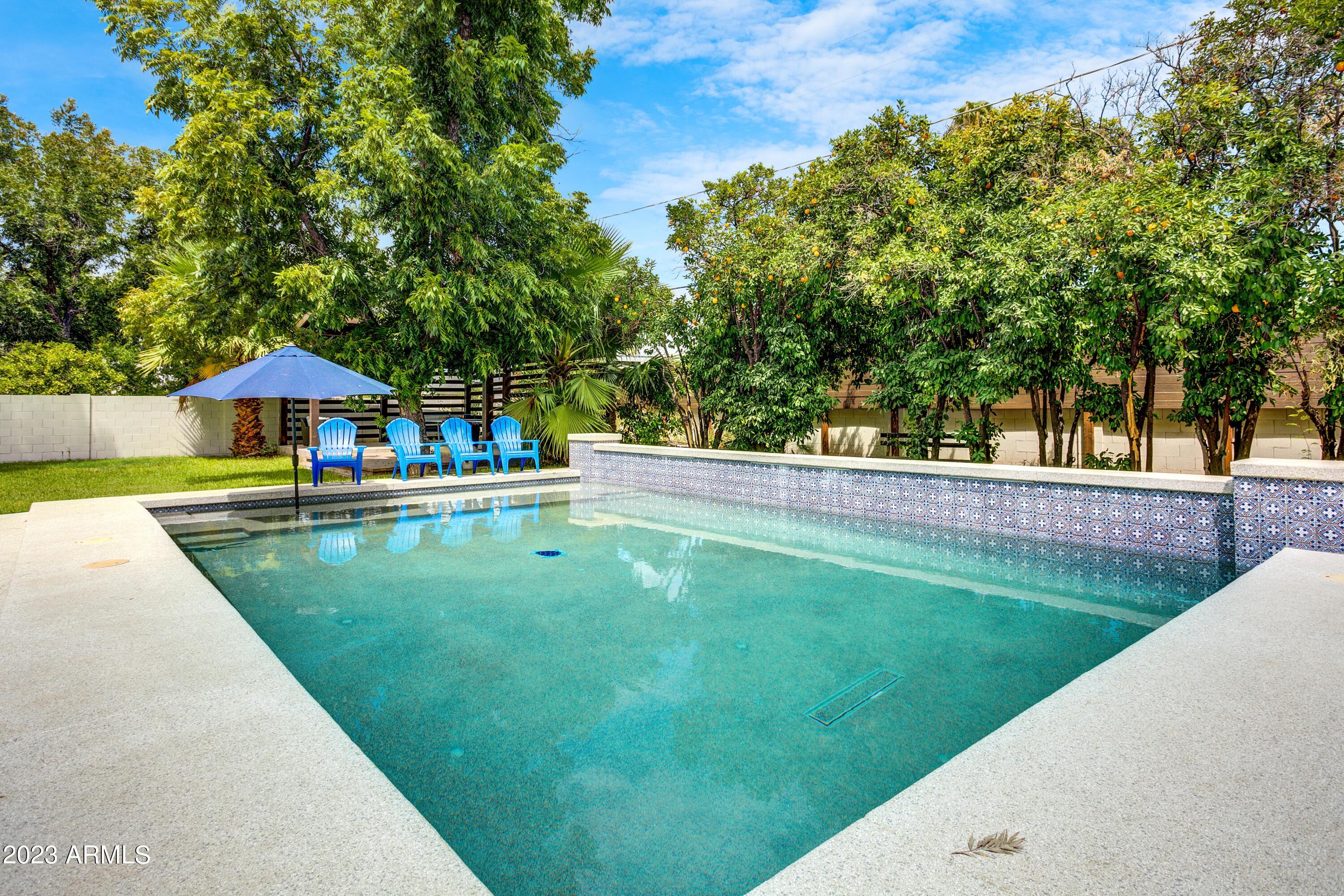 4036 E VERNON Avenue