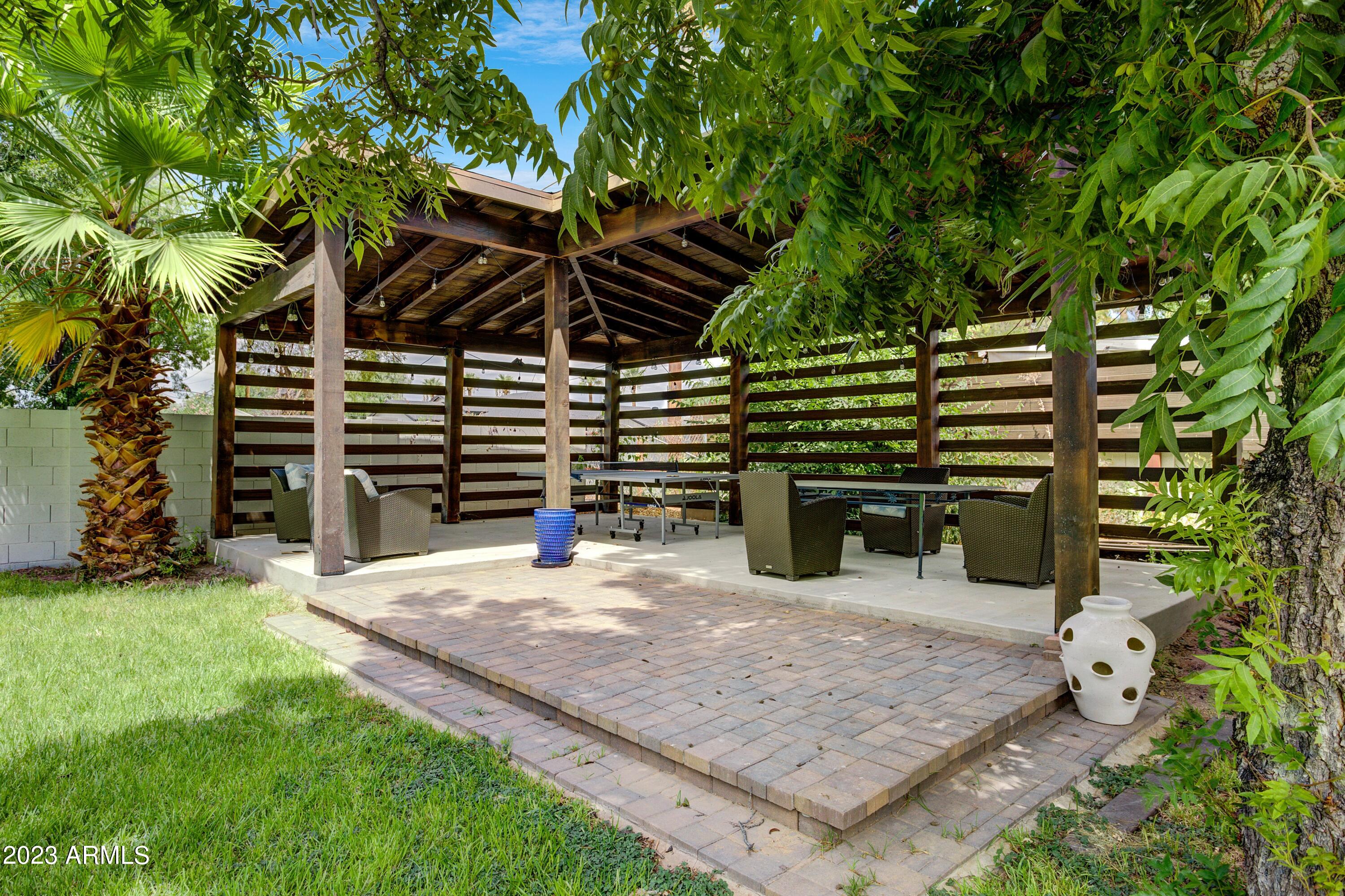 4036 E VERNON Avenue