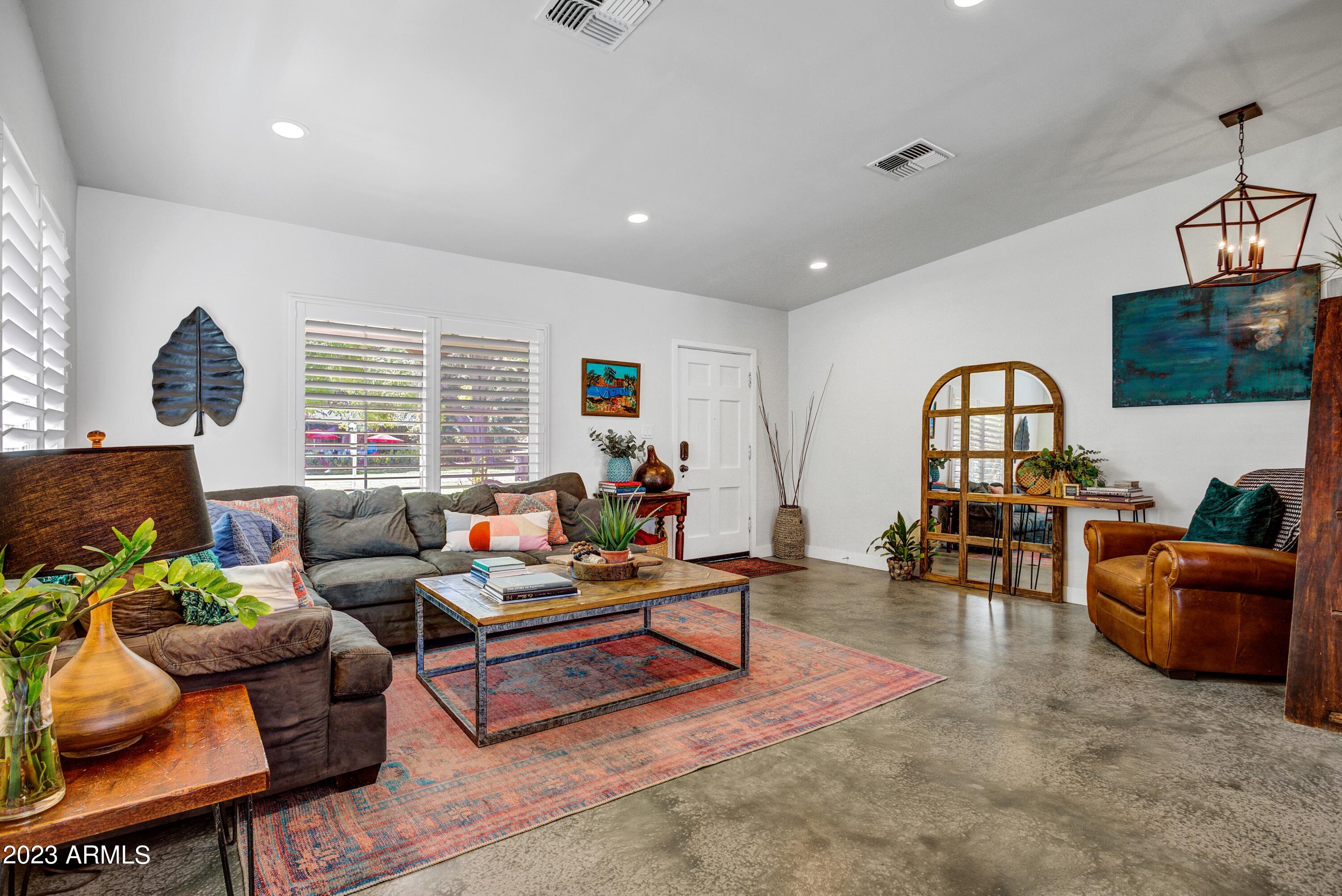 4036 E VERNON Avenue