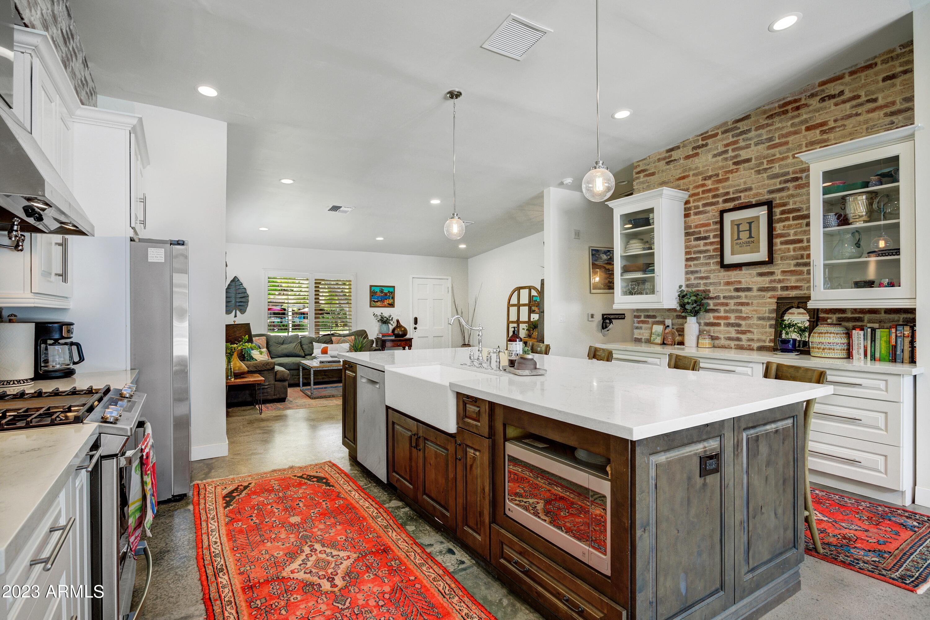 4036 E VERNON Avenue