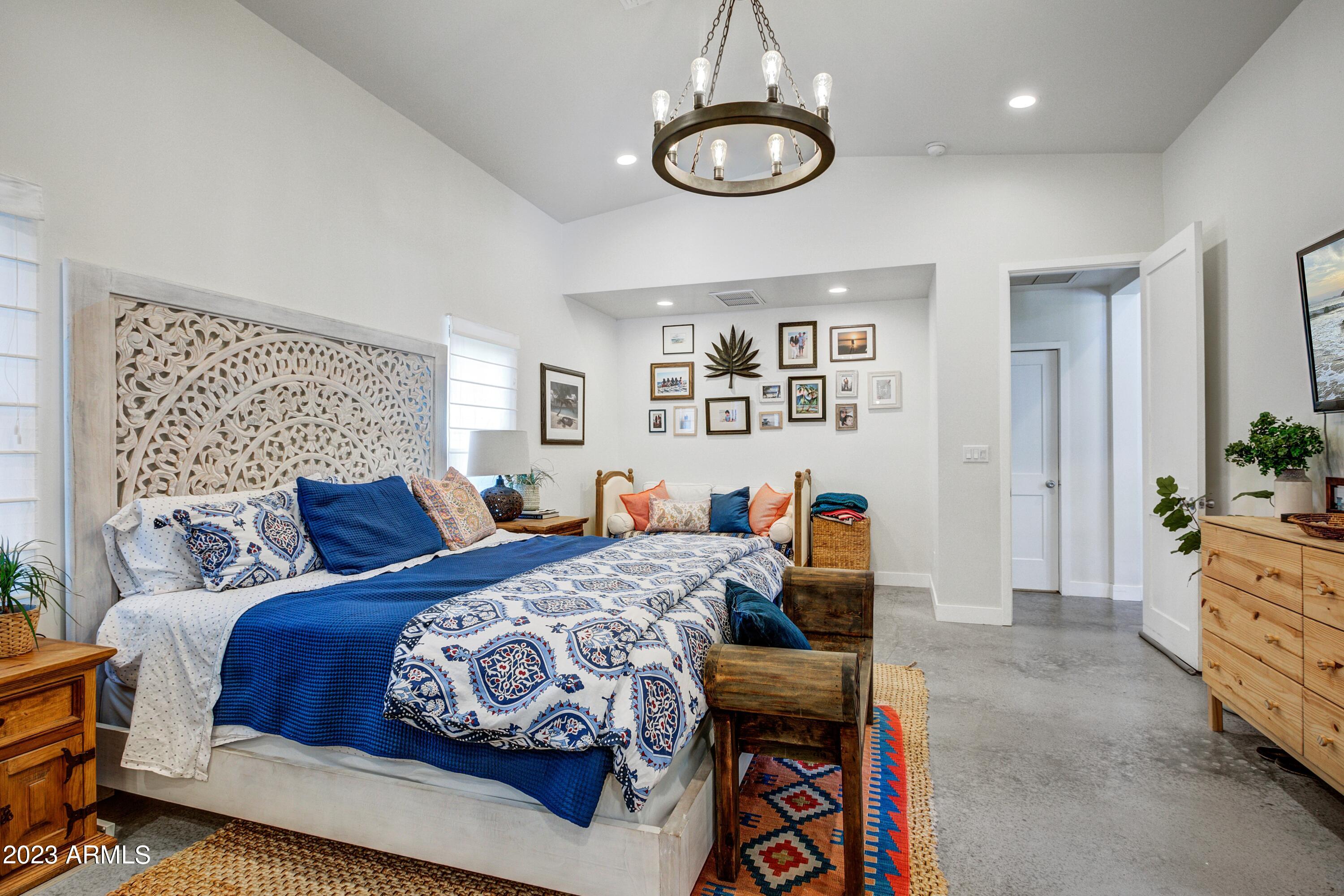 4036 E VERNON Avenue