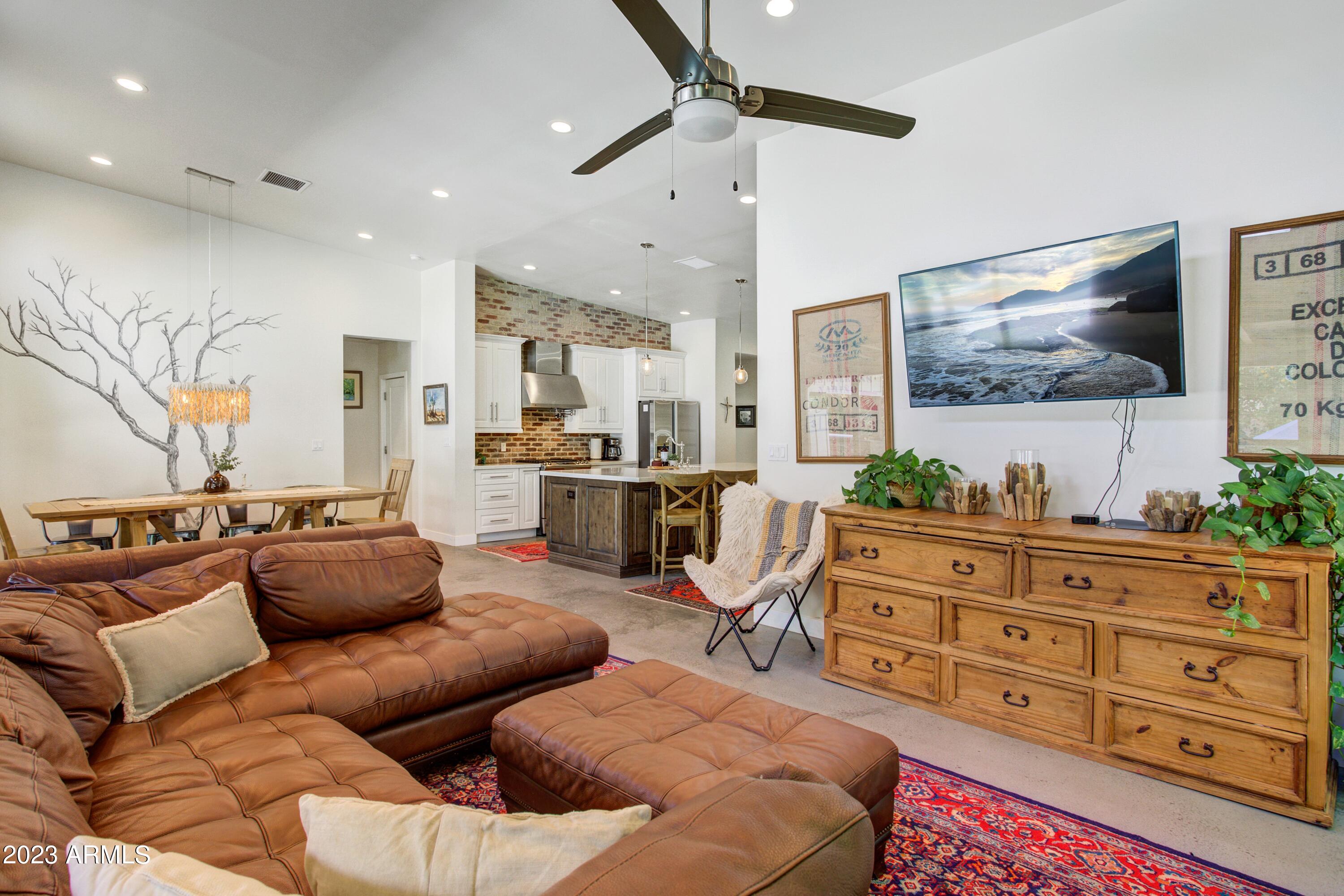 4036 E VERNON Avenue