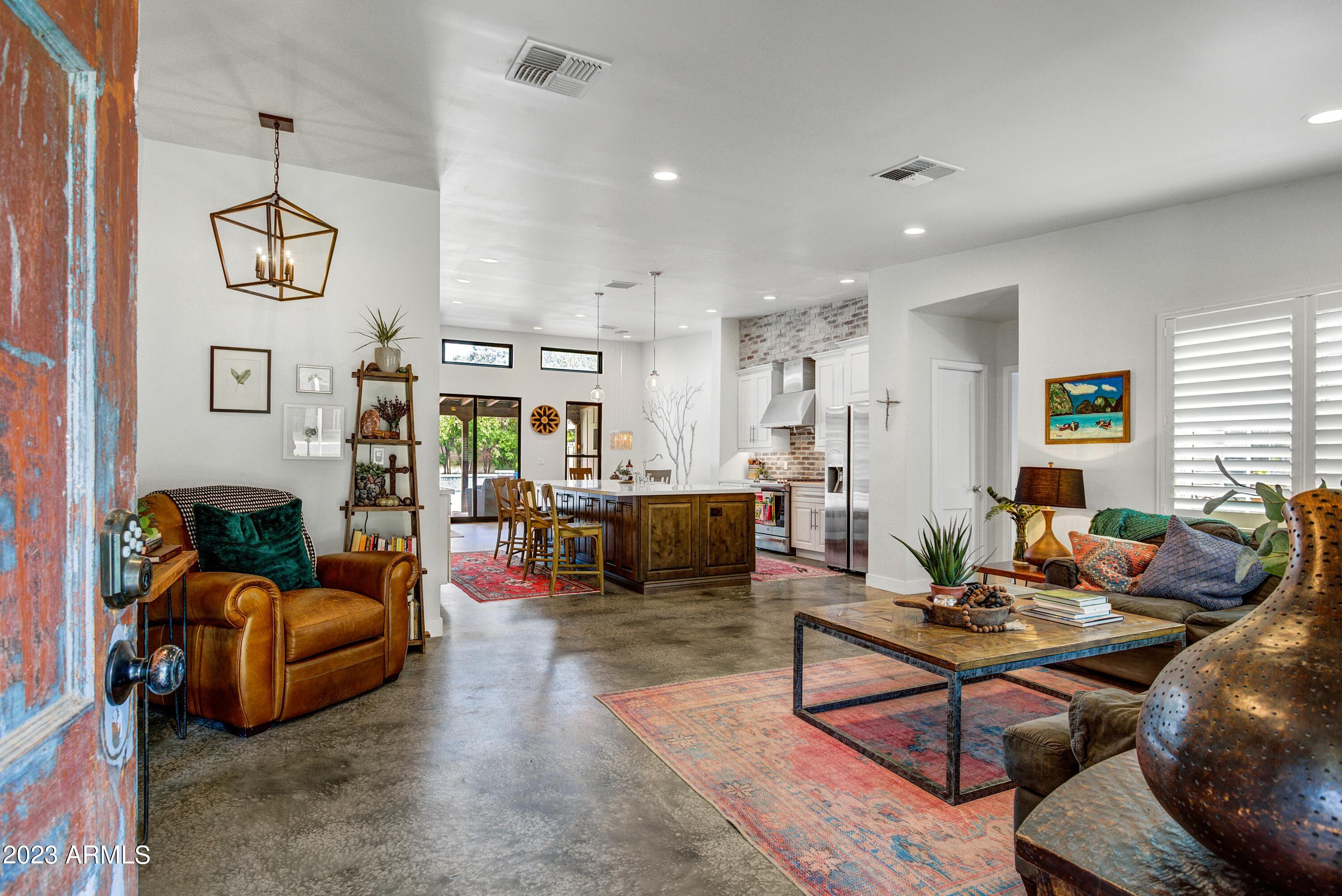 4036 E VERNON Avenue