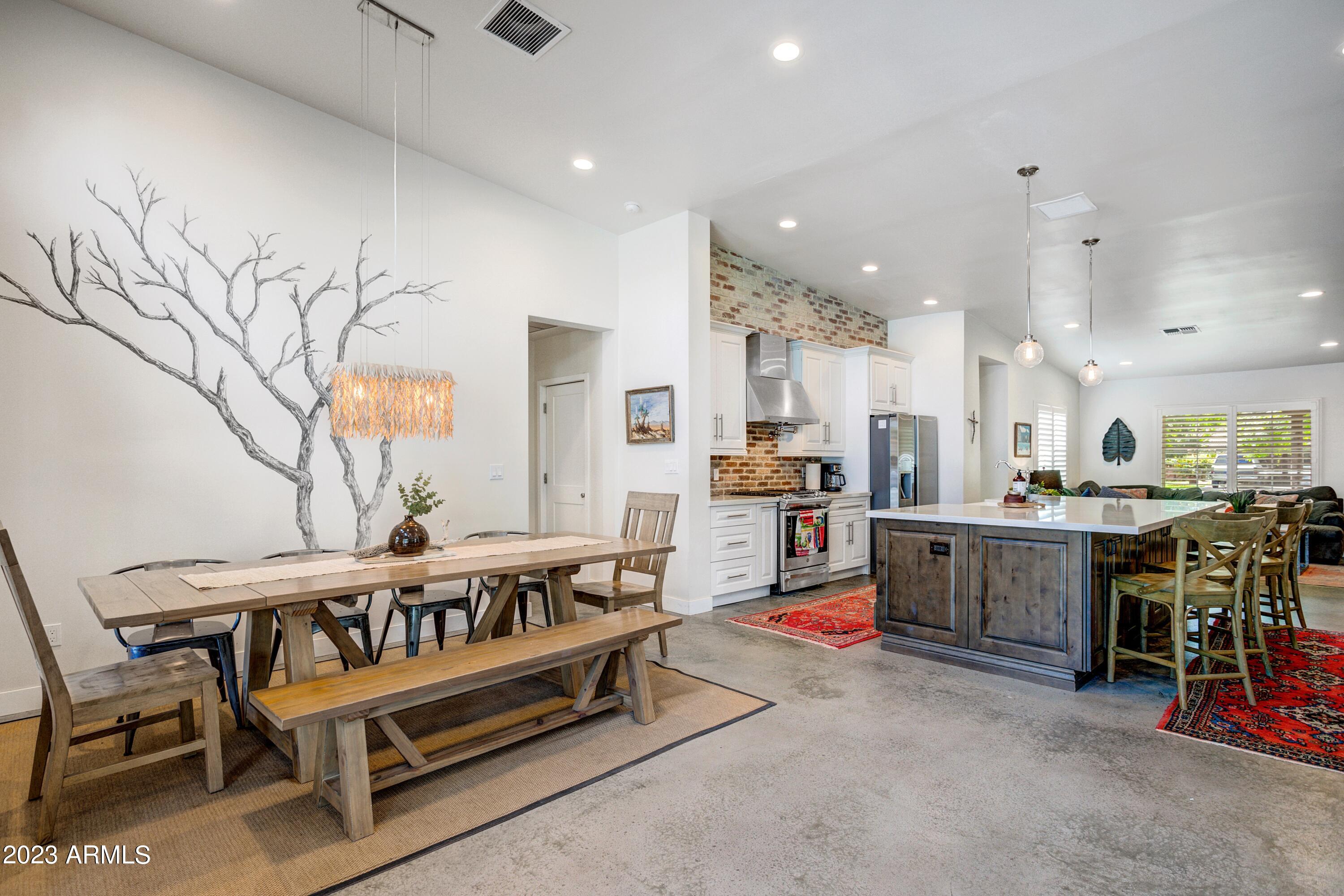 4036 E VERNON Avenue