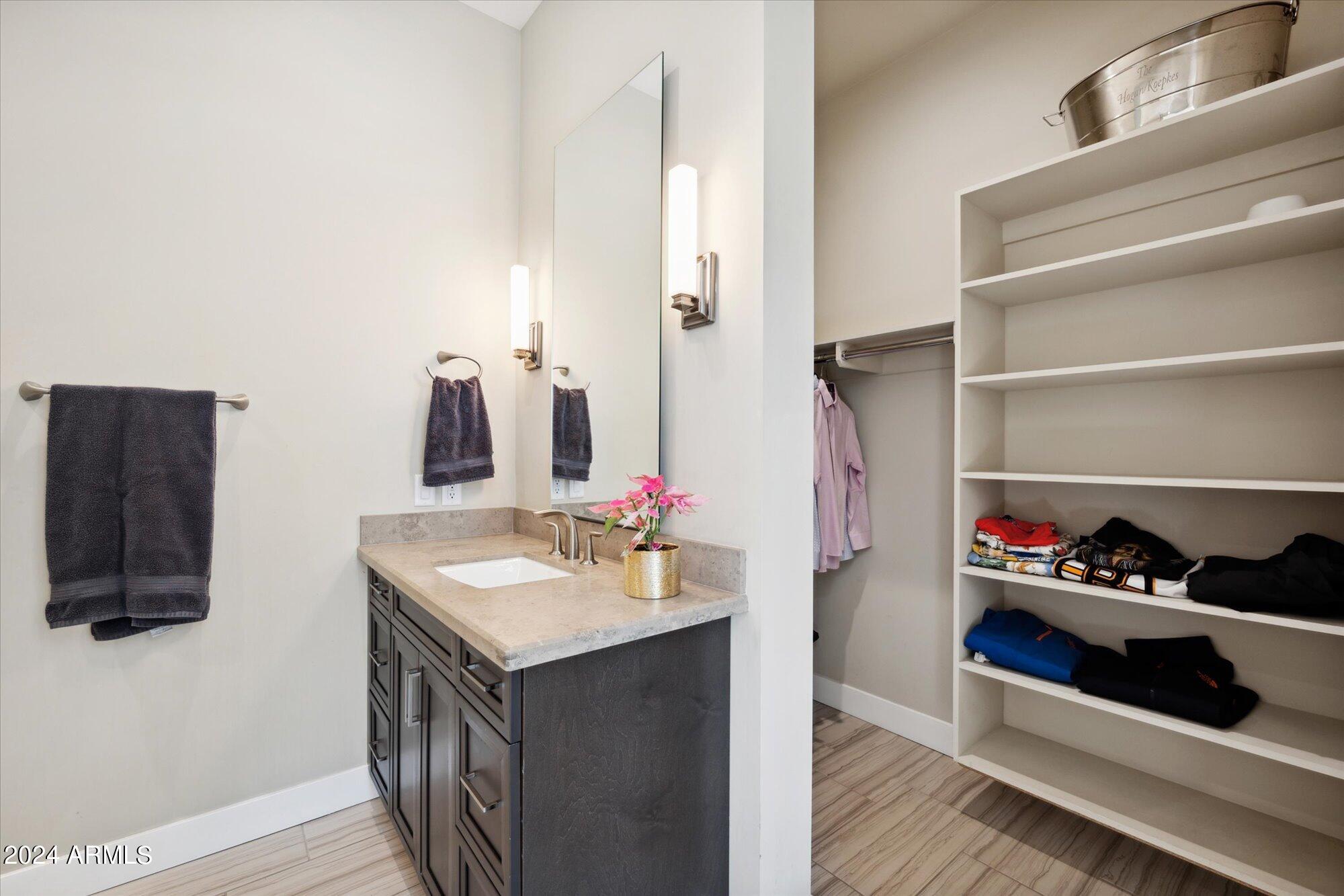 6166 N SCOTTSDALE Road Unit: A2006