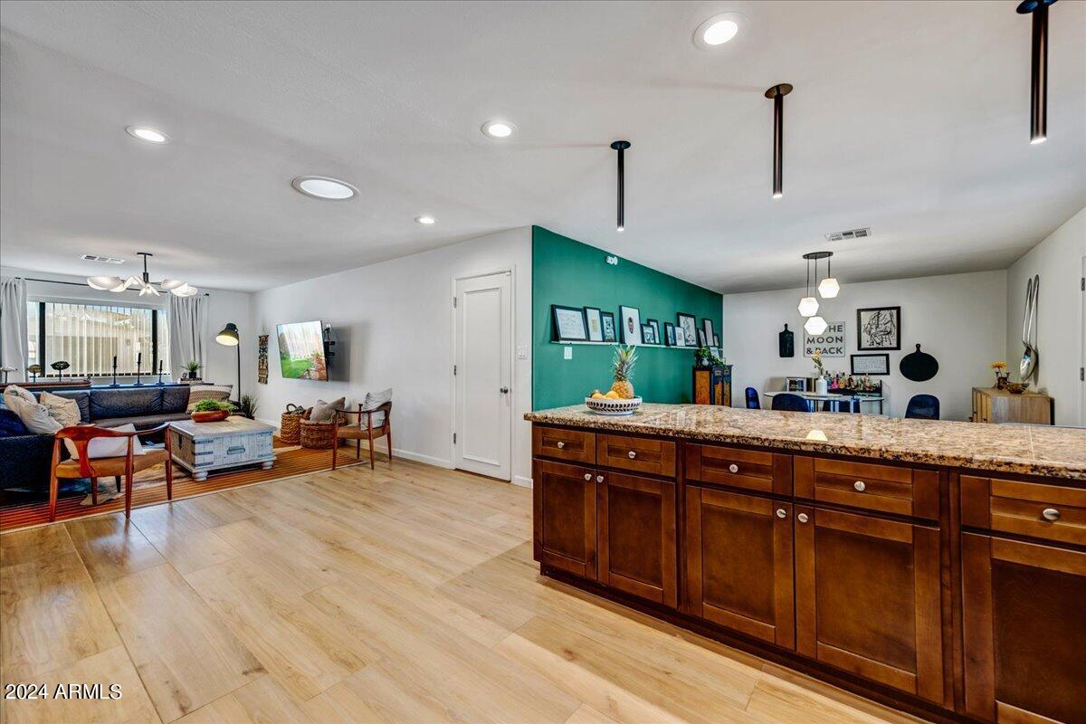 3930 E MERCER Lane