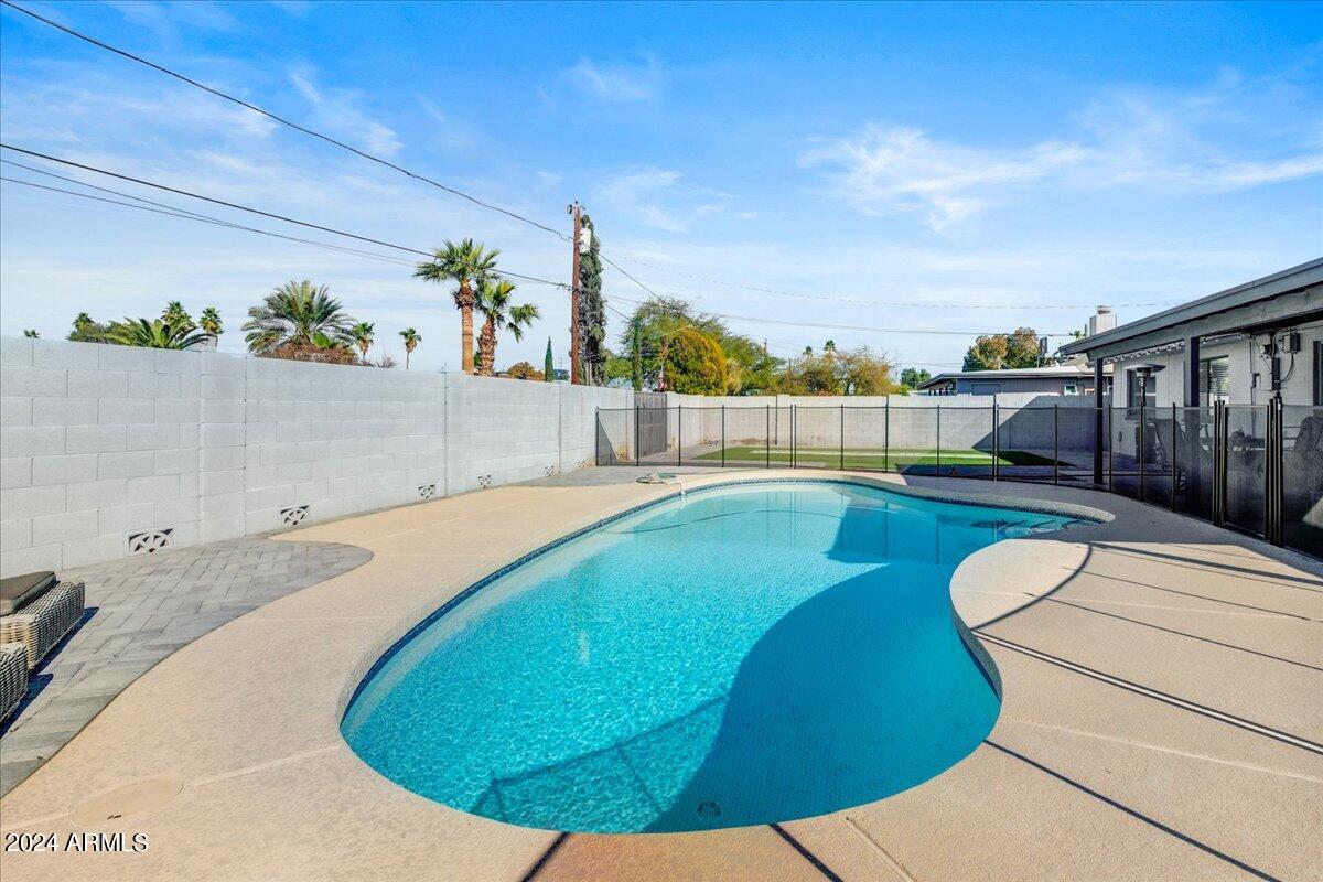 3930 E MERCER Lane