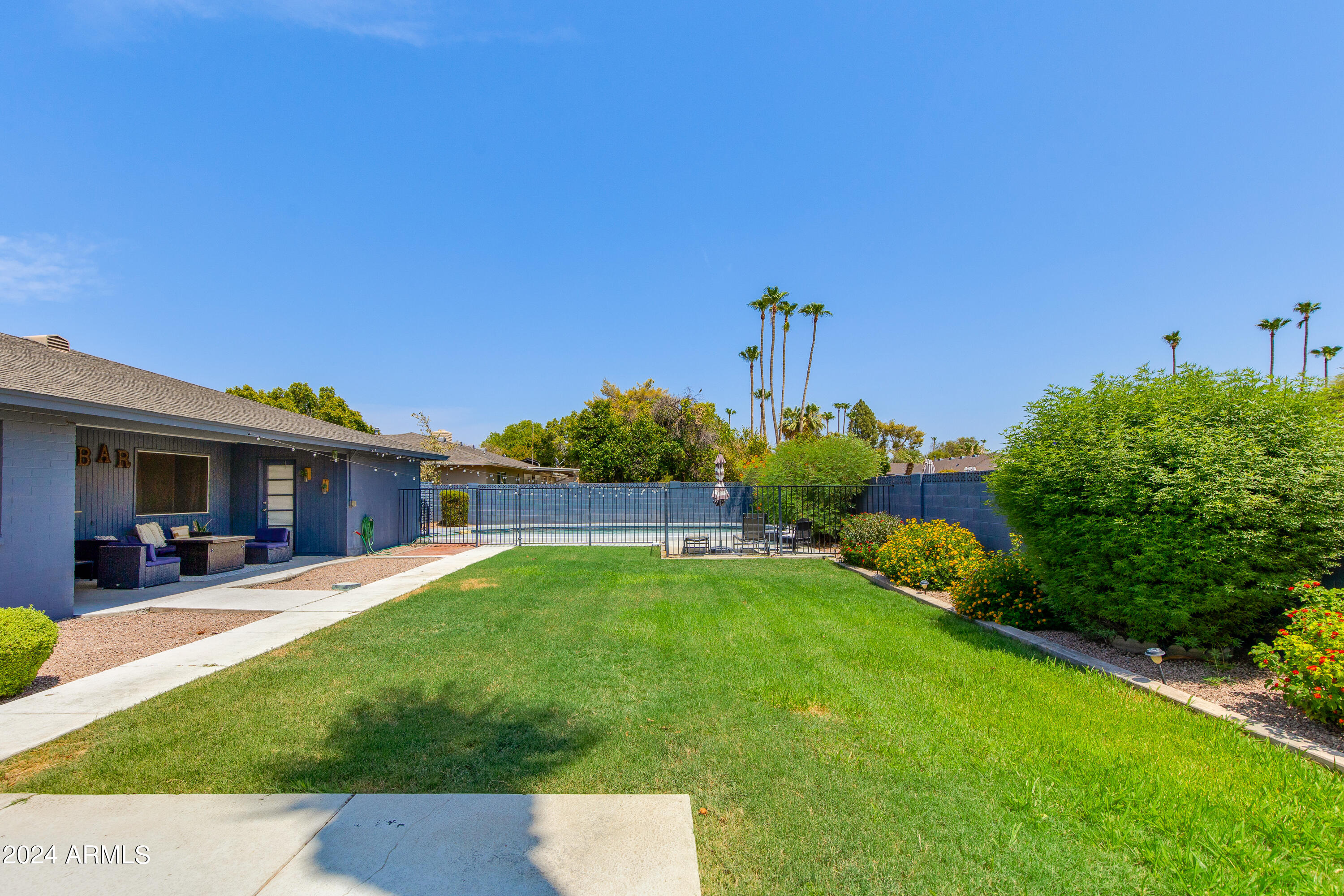 2011 E LA JOLLA Drive