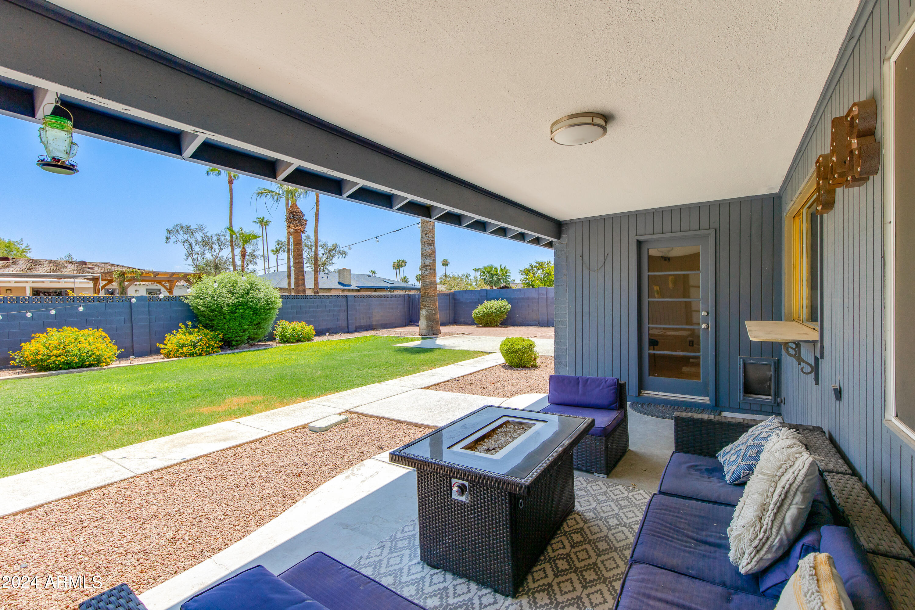 2011 E LA JOLLA Drive