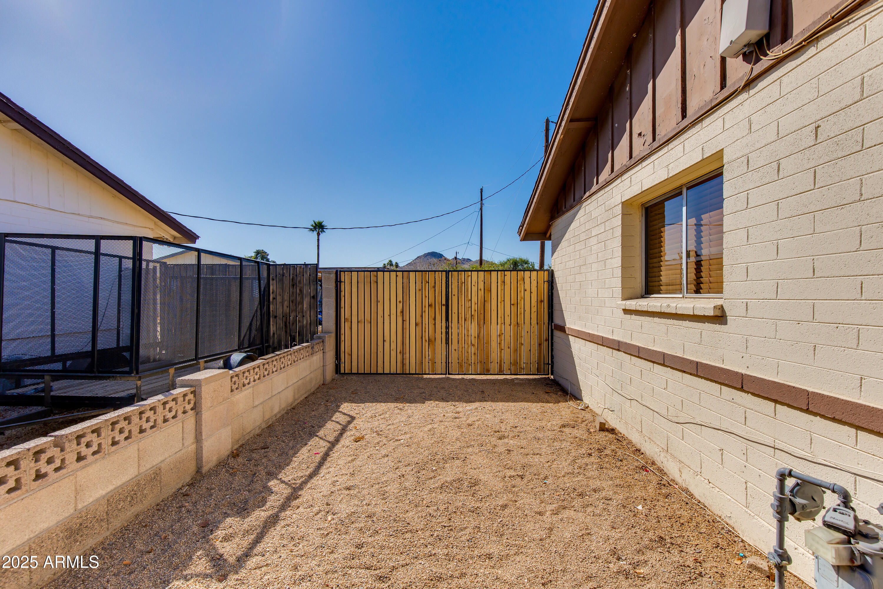 2515 E KAREN Drive