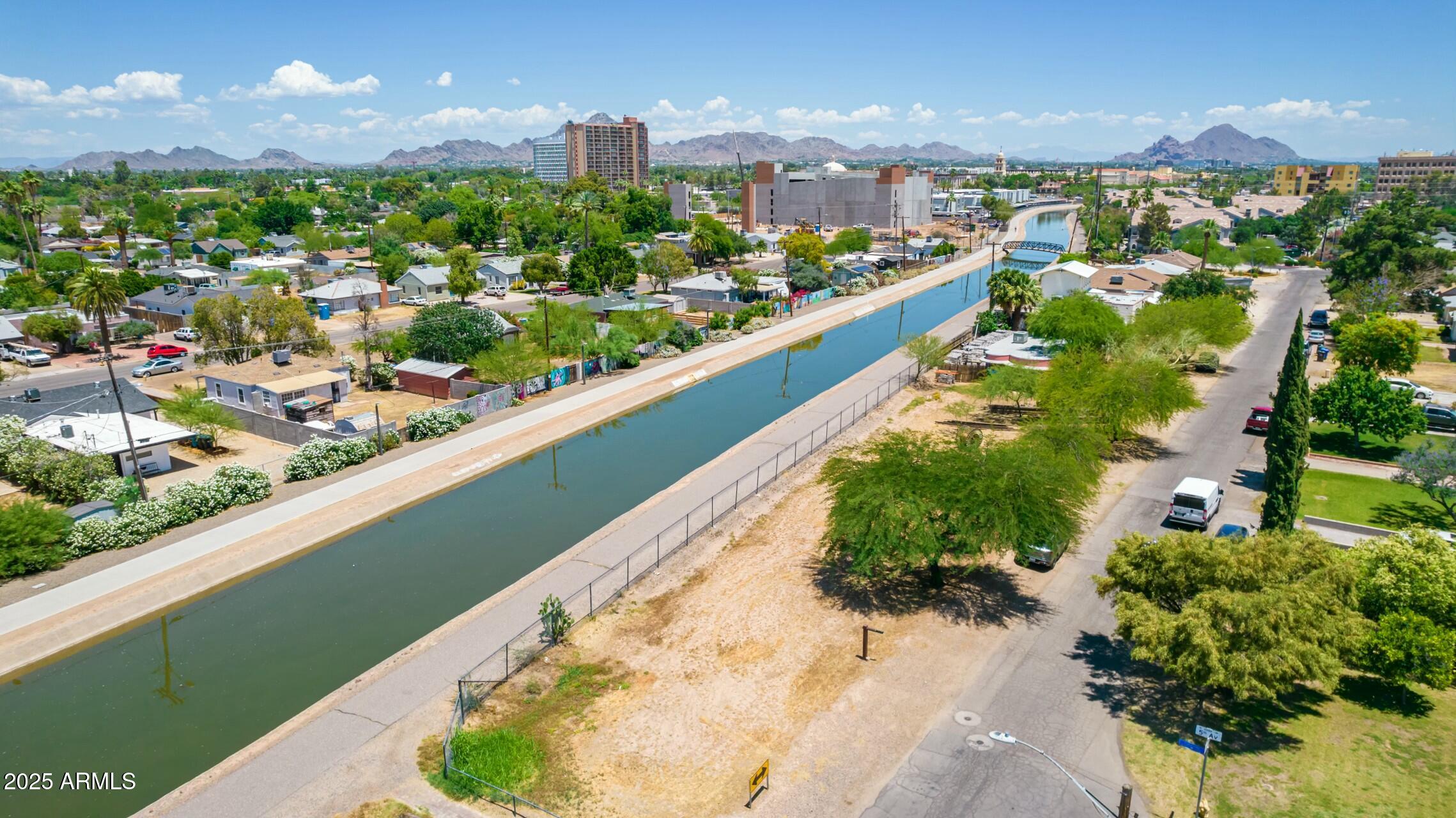 330 W MINNEZONA Avenue