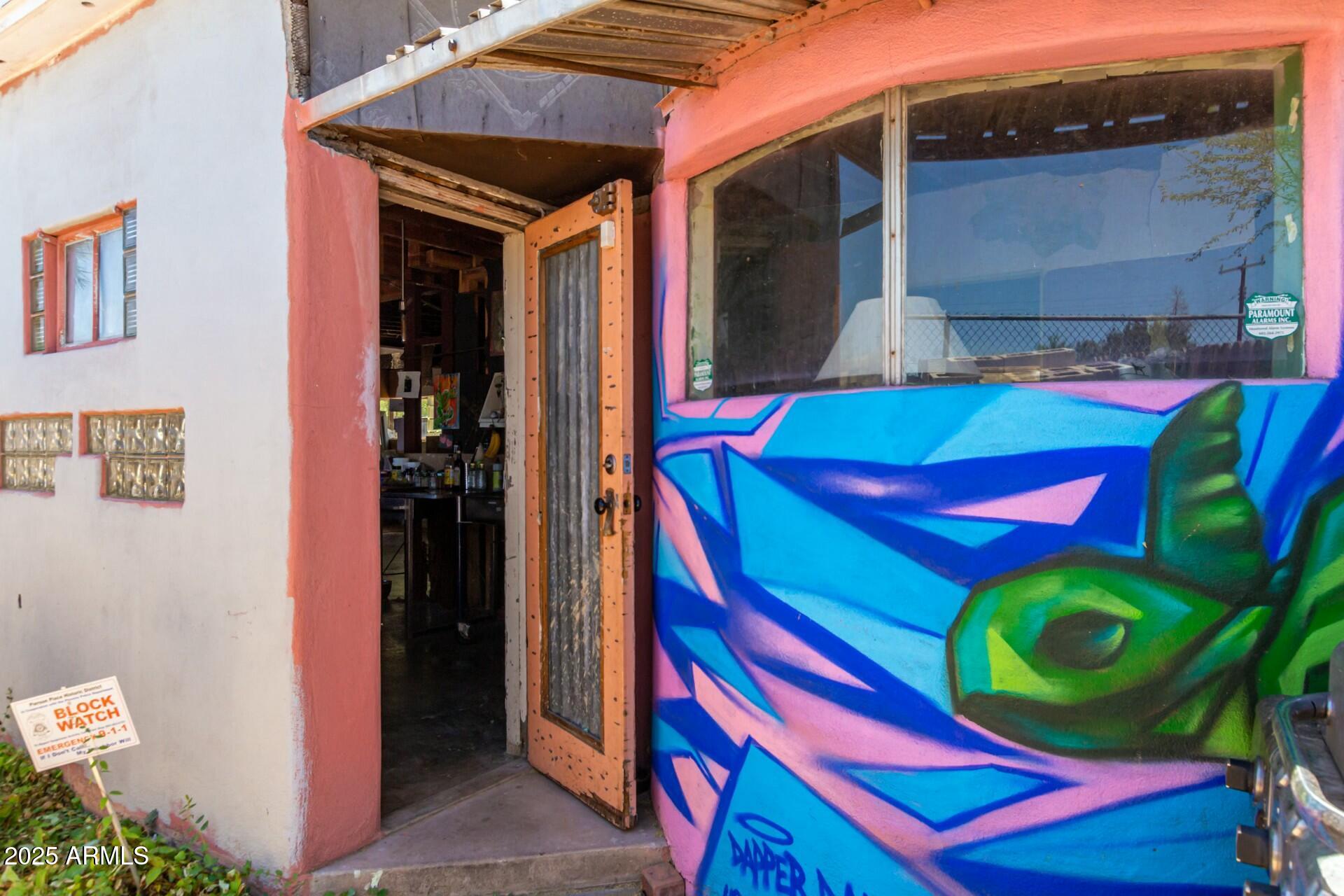 330 W MINNEZONA Avenue