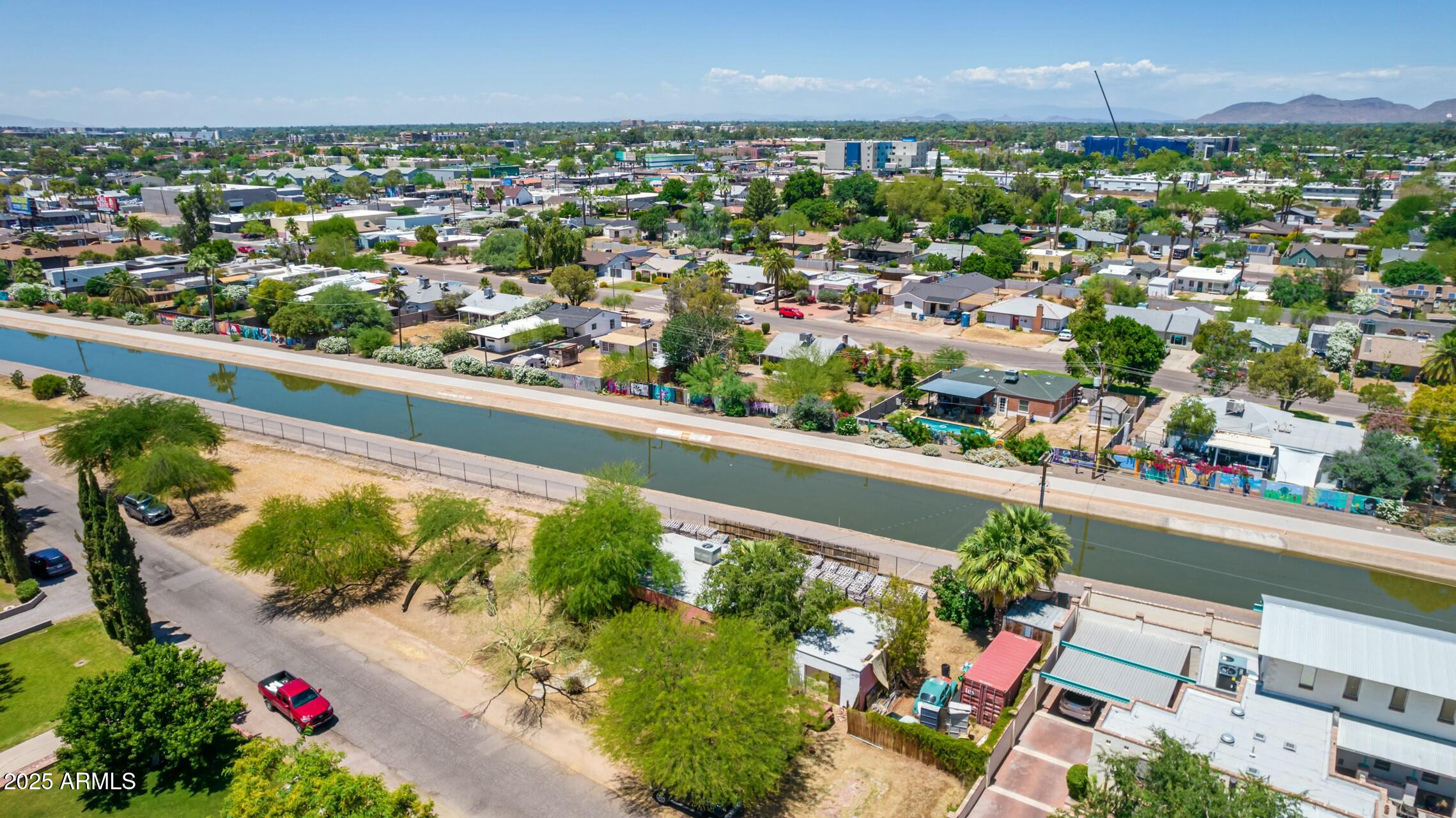 330 W MINNEZONA Avenue