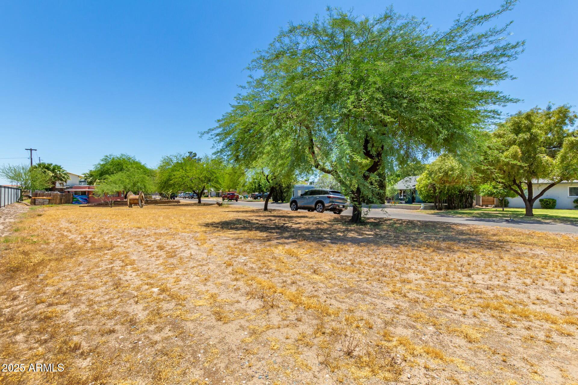 330 W MINNEZONA Avenue