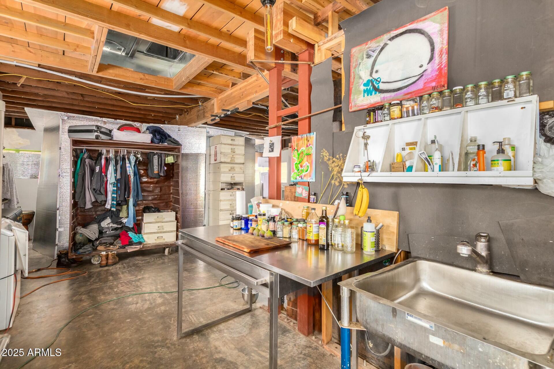 330 W MINNEZONA Avenue