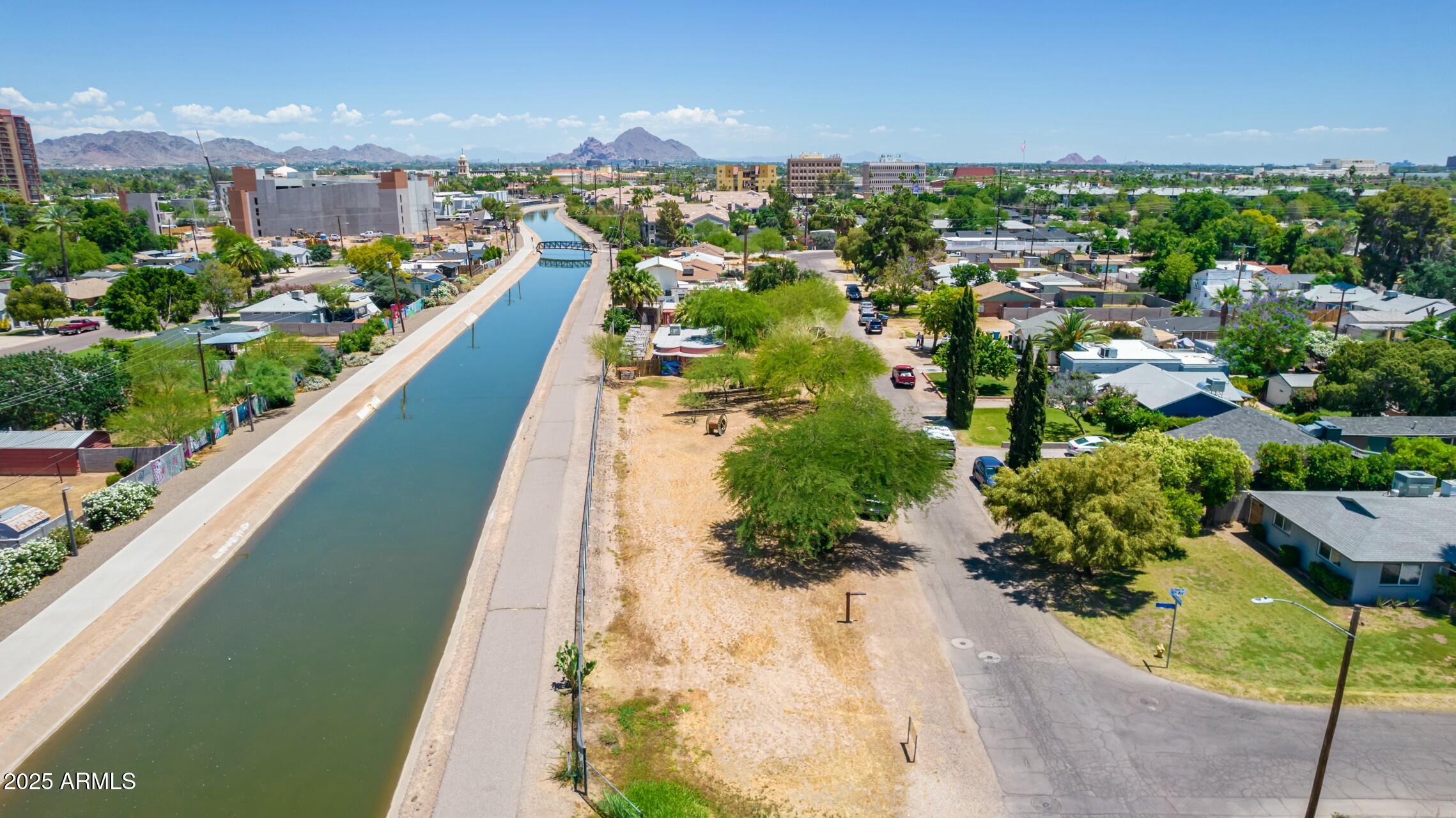 330 W MINNEZONA Avenue