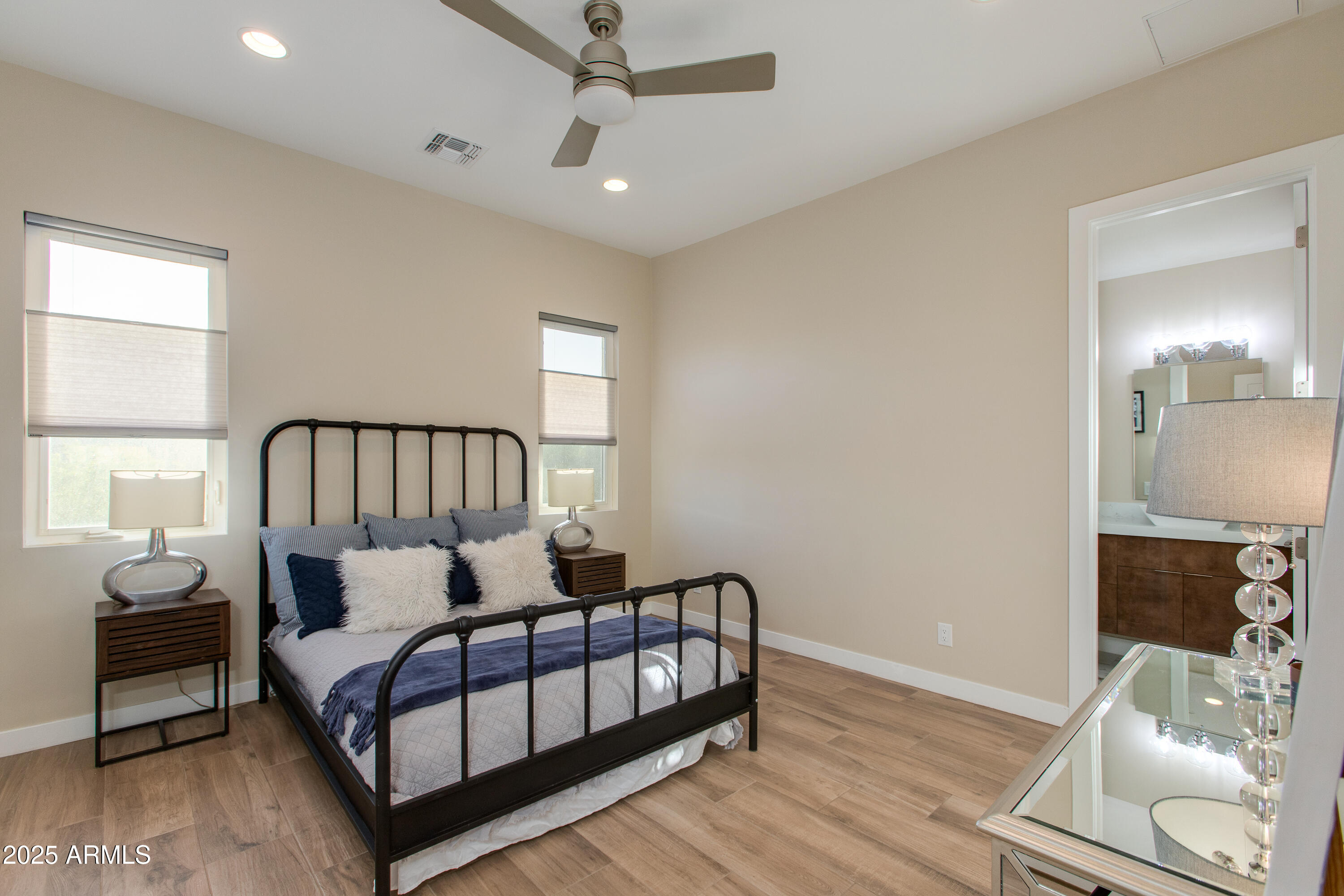 340 E OSBORN Road, 1