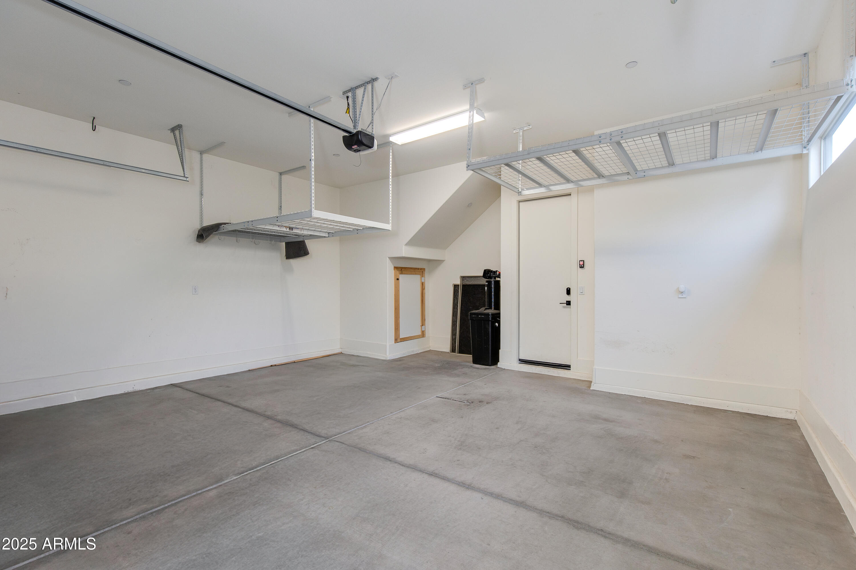 1910 W DESERT HOLLOW Drive