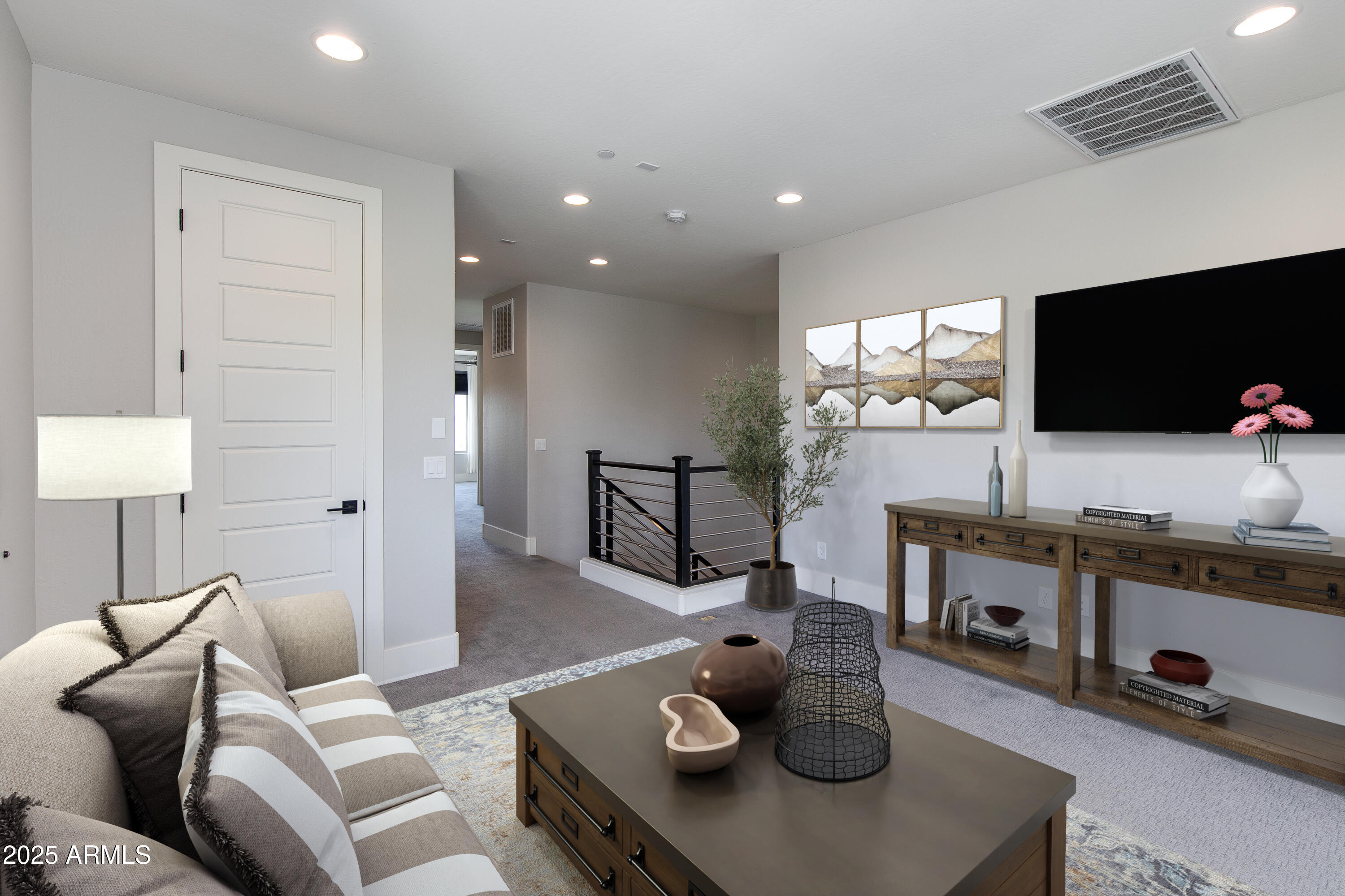 1910 W DESERT HOLLOW Drive