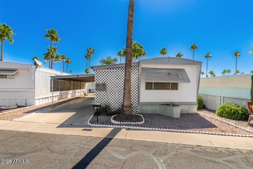 2050 W Dunlap Avenue, C103