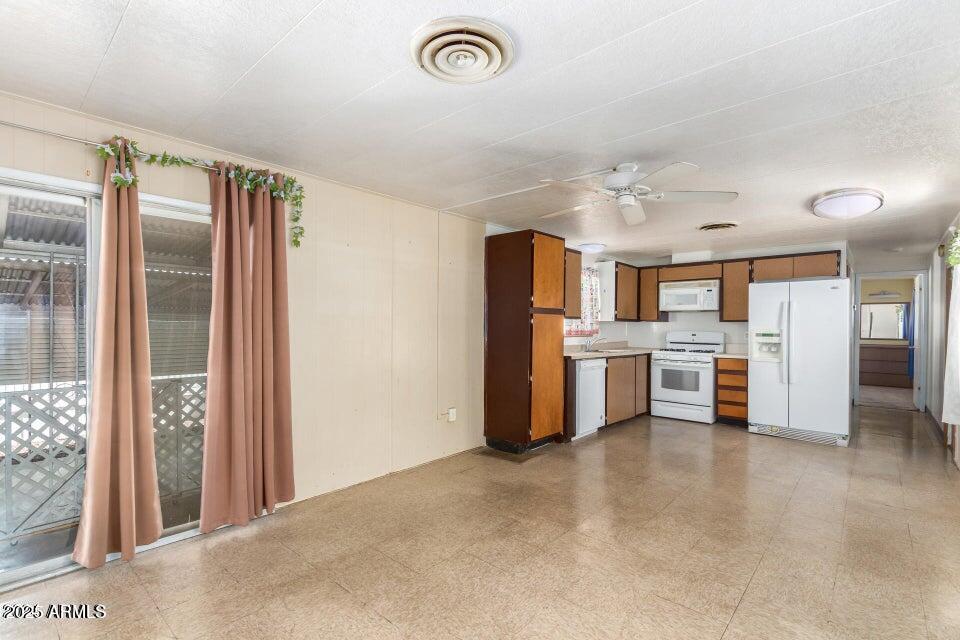 2050 W Dunlap Avenue, C103
