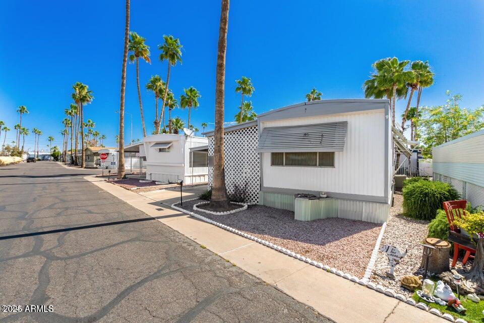 2050 W Dunlap Avenue, C103