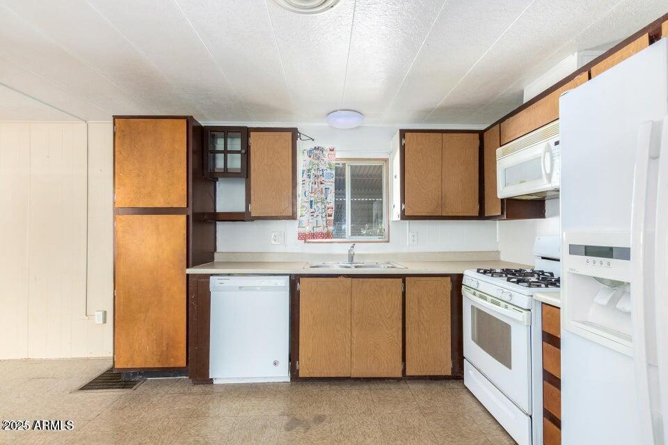 2050 W Dunlap Avenue, C103