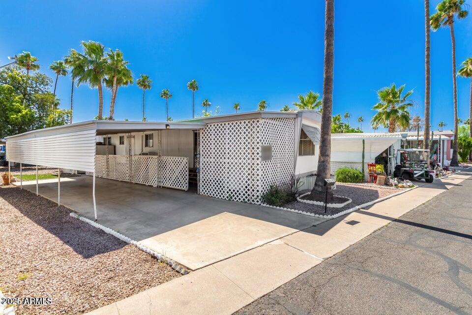 2050 W Dunlap Avenue, C103