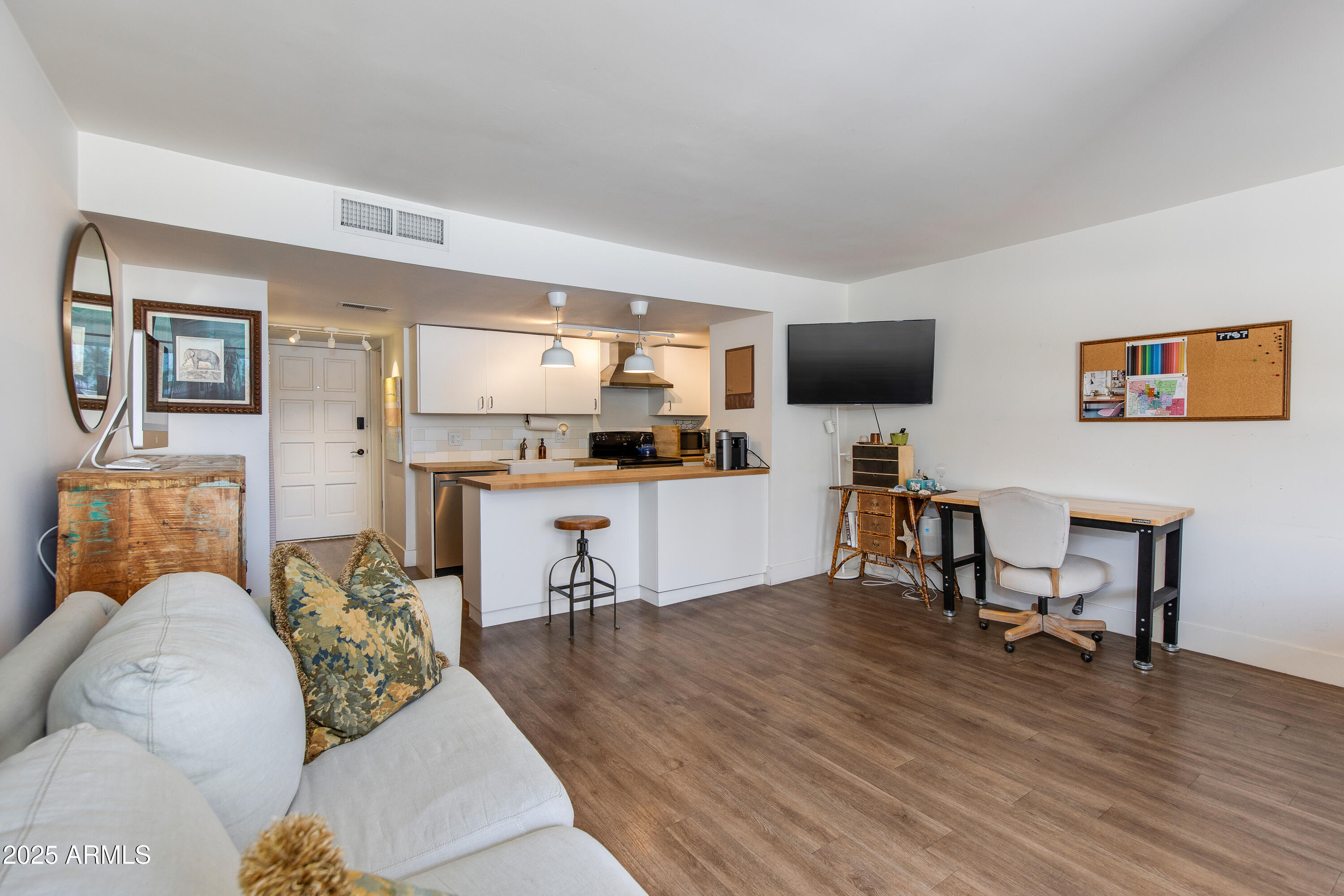 4727 E Lafayette Boulevard, 211