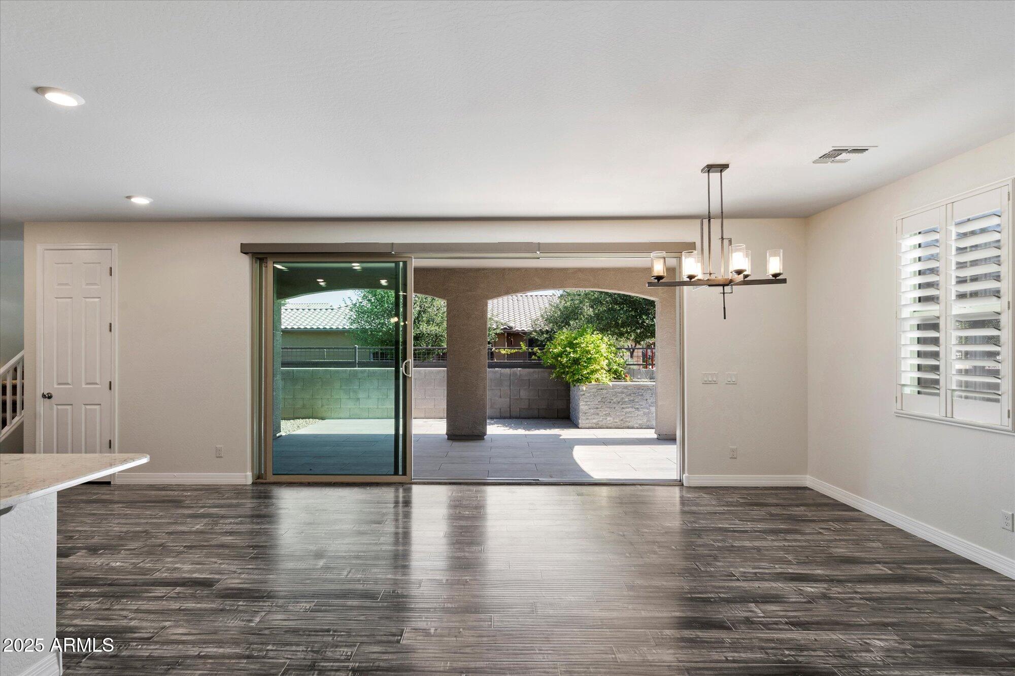 203 E ROADRUNNER Drive, Chandler