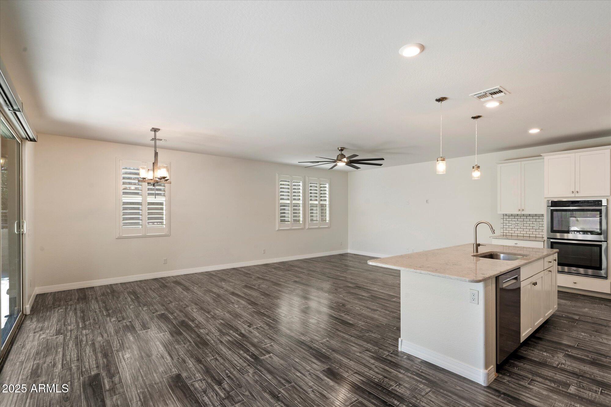 203 E ROADRUNNER Drive, Chandler