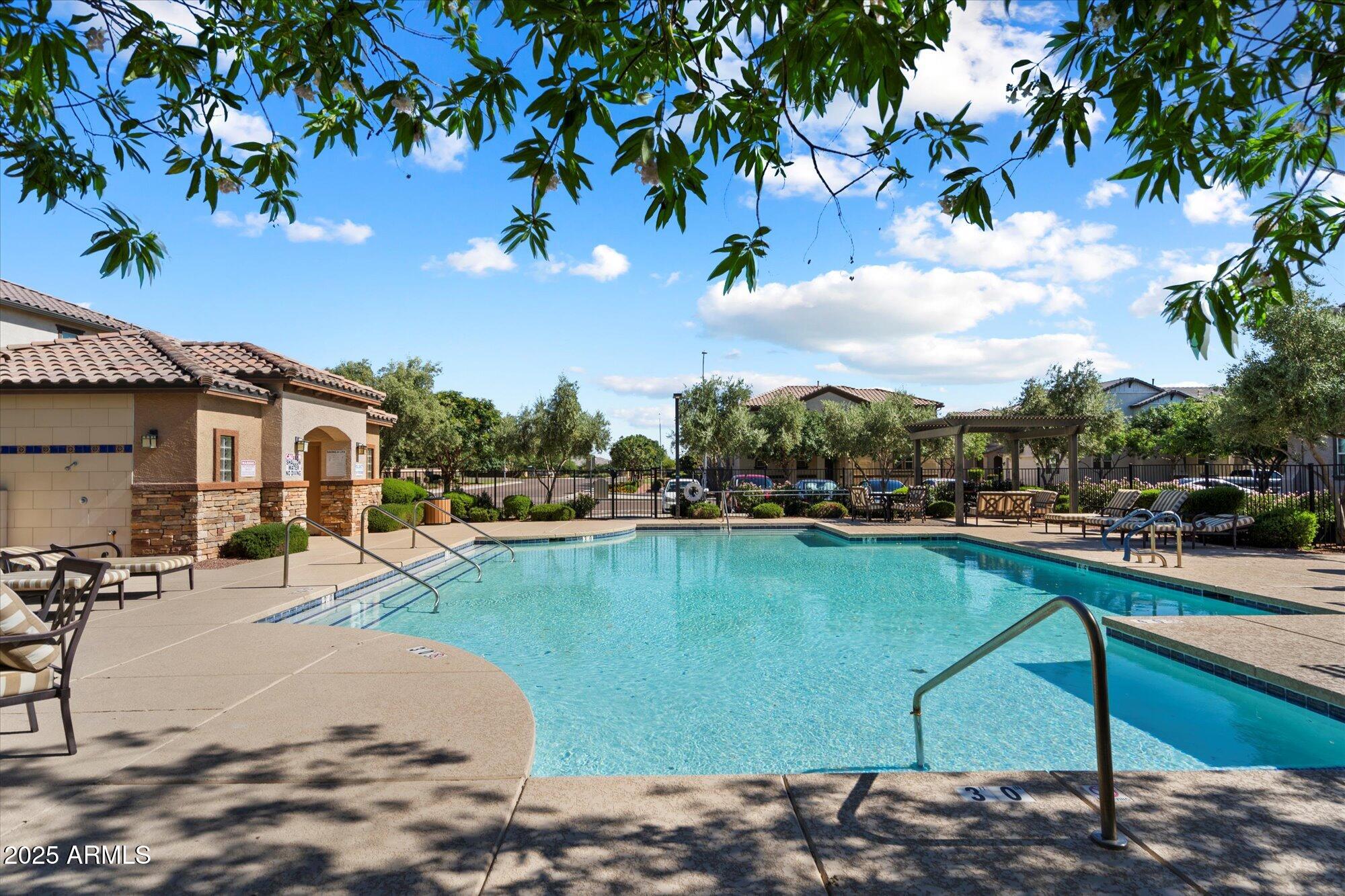 203 E ROADRUNNER Drive, Chandler